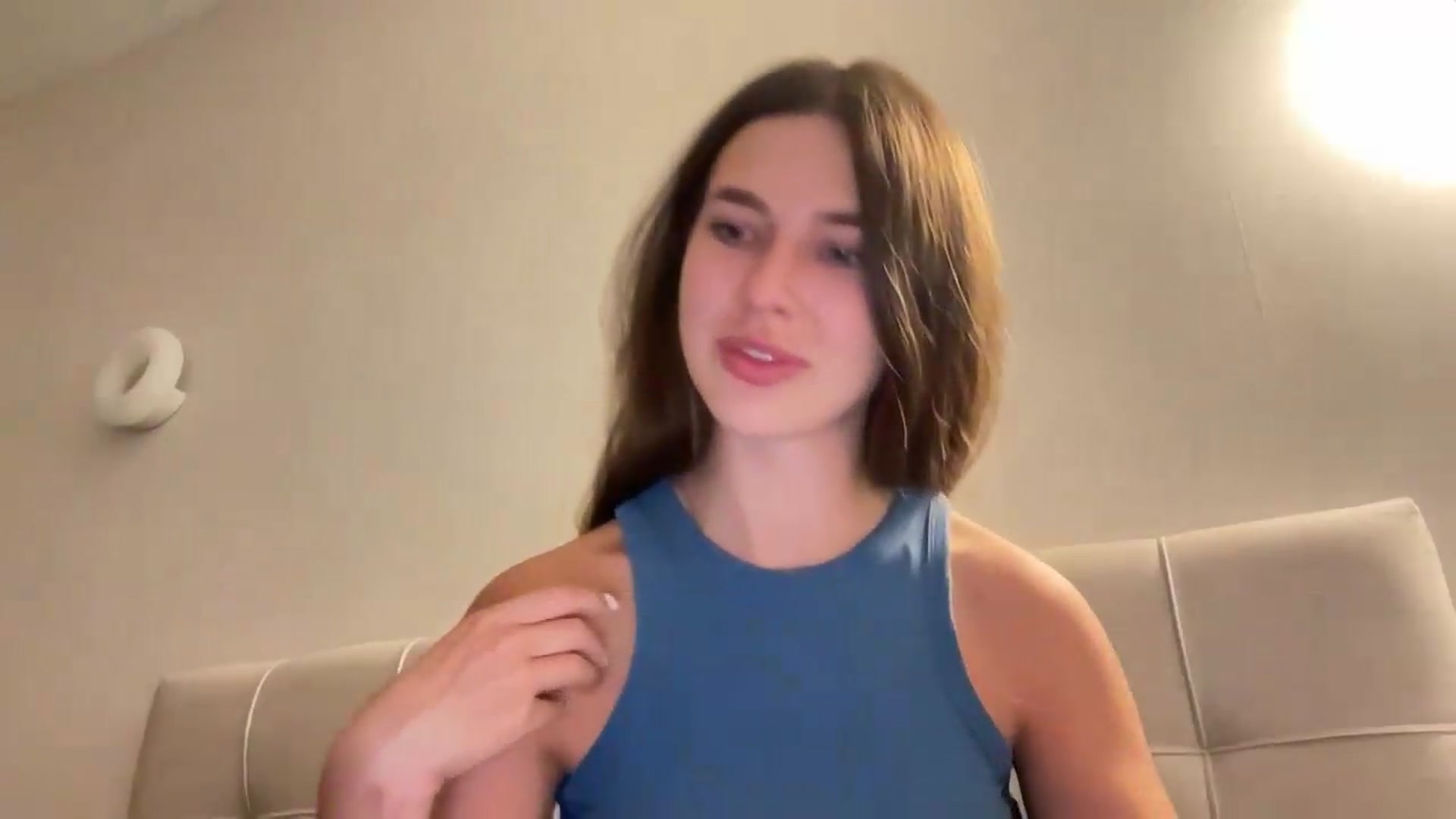 Gallery image thumbnail from kissfreeze's myfreecams stream on, 08/04/2026, 20:20 image 4 of 20