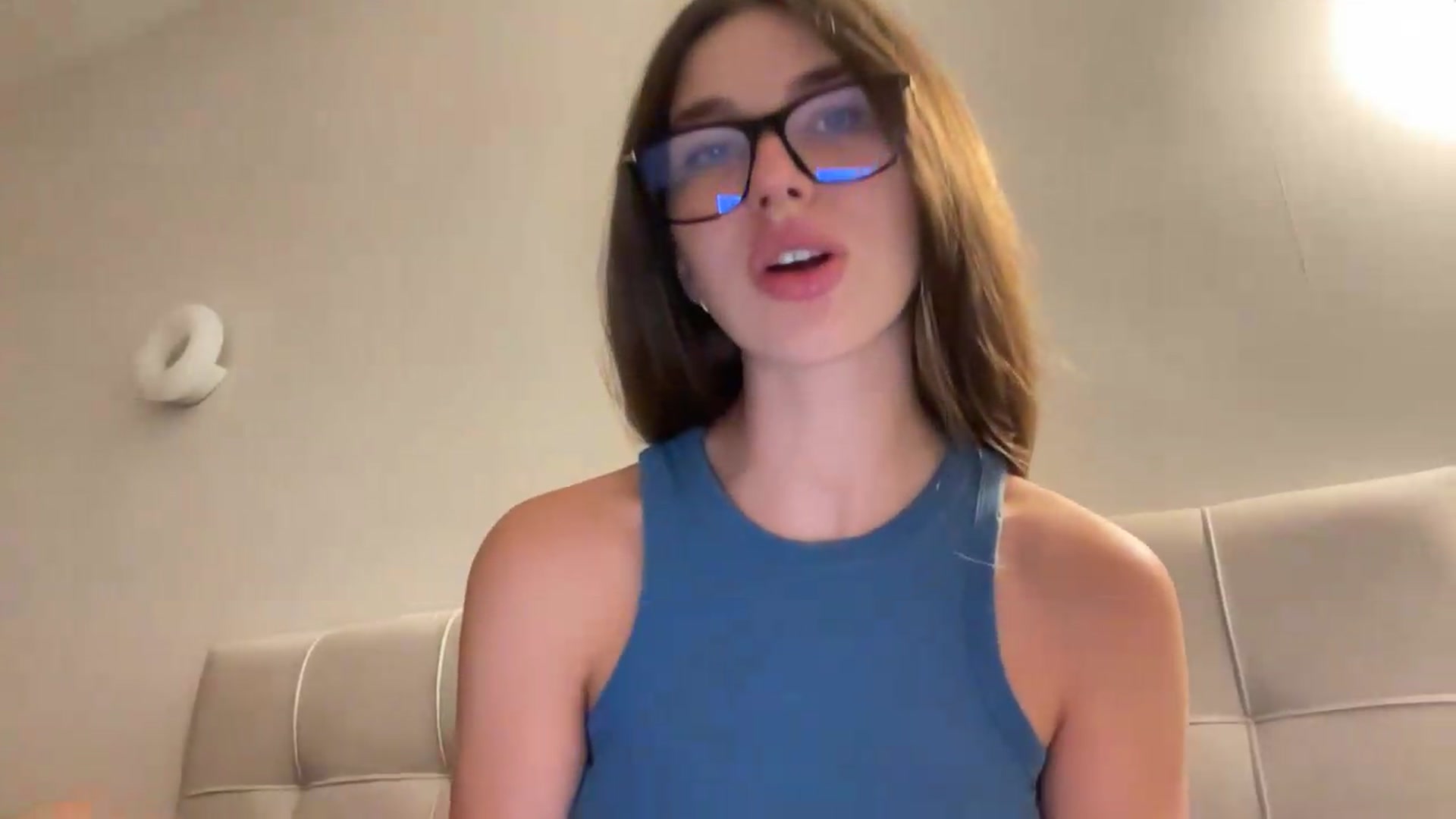 Gallery image thumbnail from kissfreeze's myfreecams stream on, 08/04/2026, 21:21 image 17 of 20