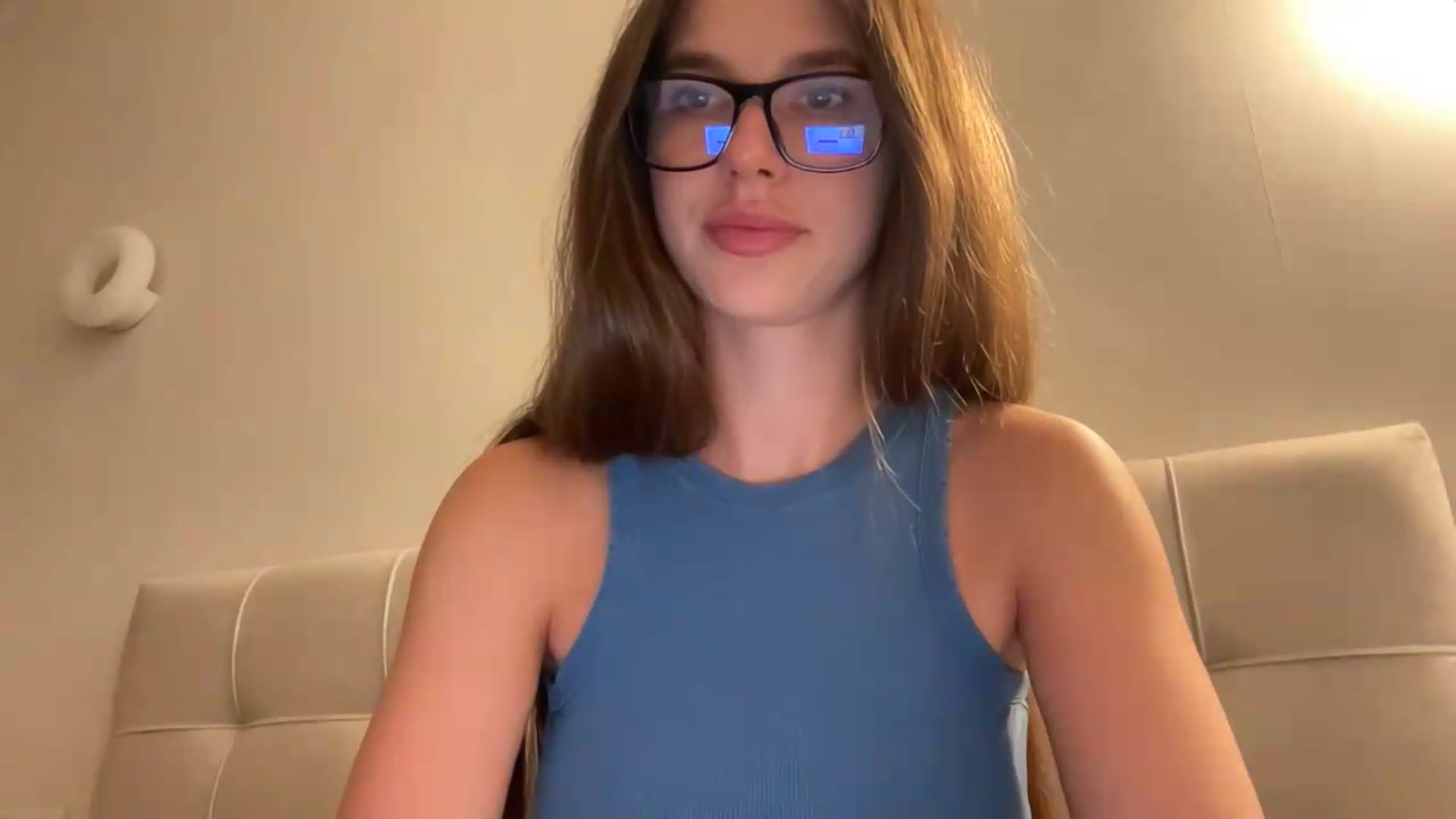 Gallery image thumbnail from kissfreeze's myfreecams stream on, 08/04/2026, 21:21 image 3 of 20