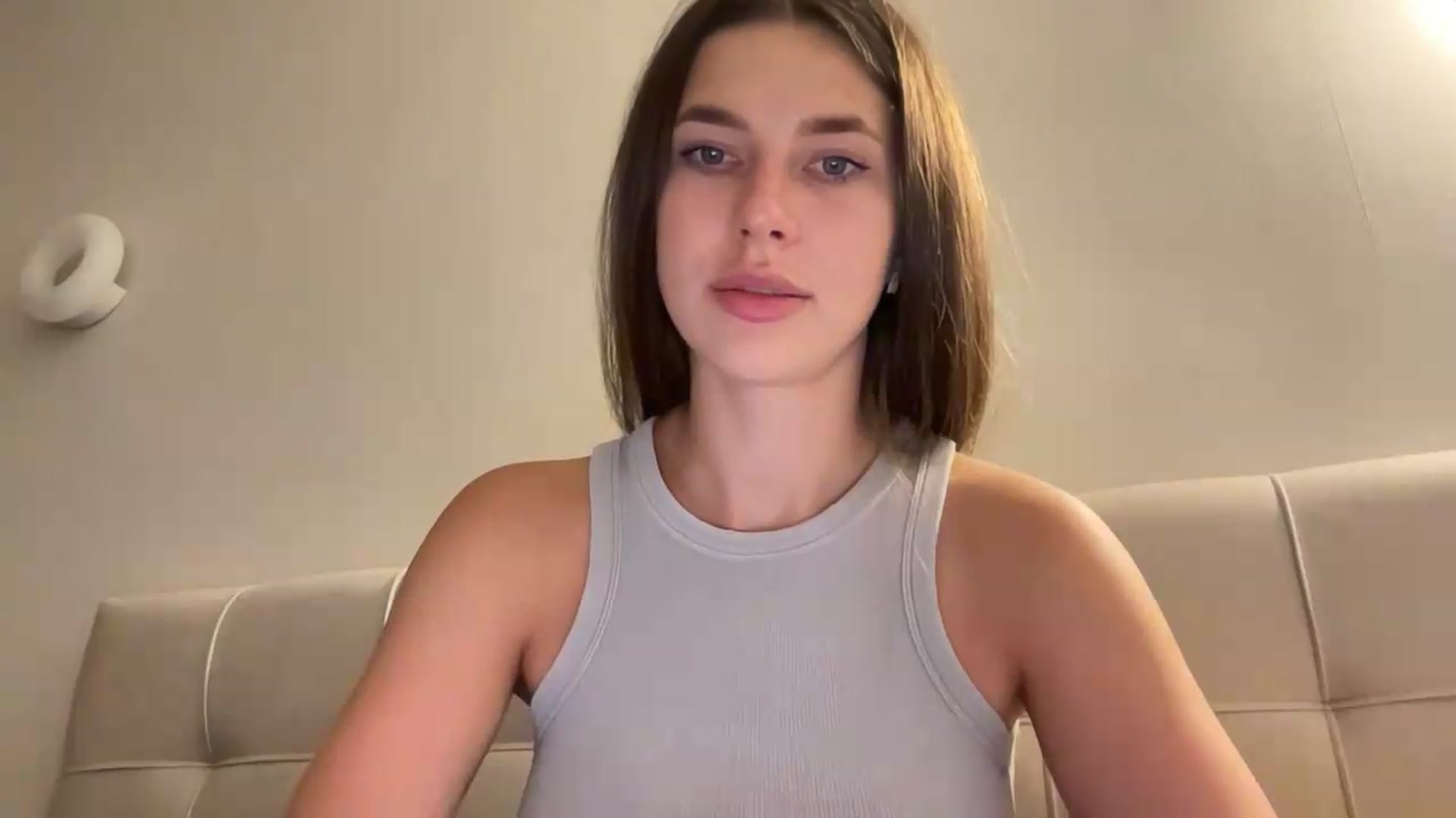 Gallery image thumbnail from kissfreeze's myfreecams stream on, 08/05/2026, 22:31 image 19 of 20