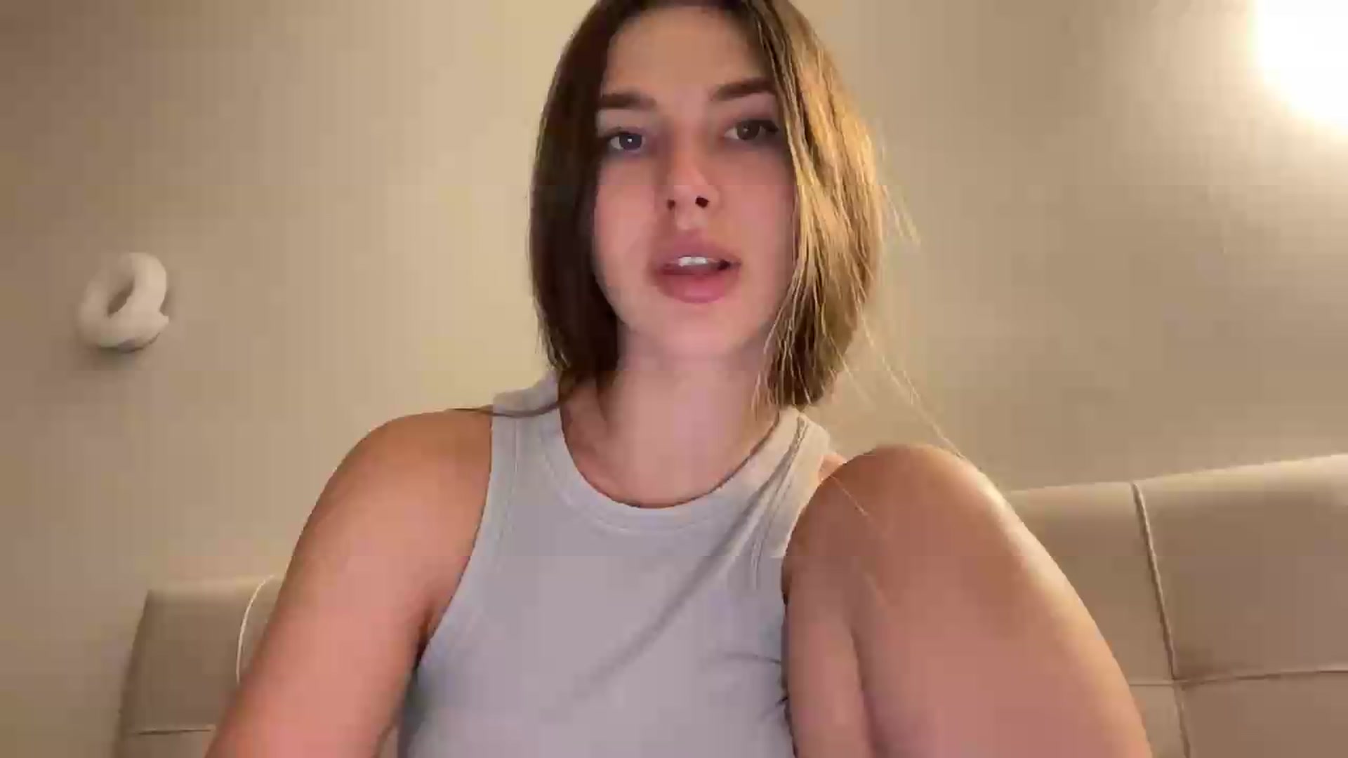 Gallery image thumbnail from kissfreeze's myfreecams stream on, 08/05/2026, 22:31 image 13 of 20