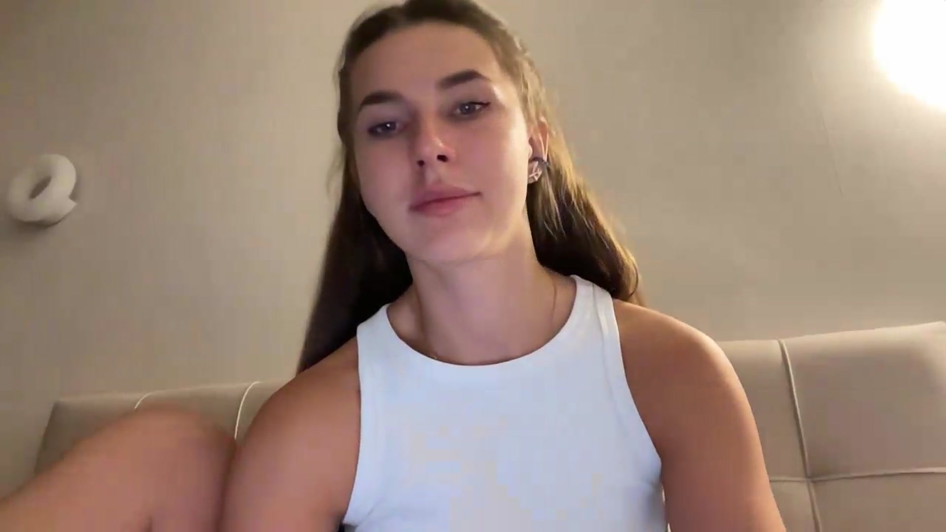 Gallery image thumbnail from kissfreeze's myfreecams stream on, 08/15/2026, 21:35 image 13 of 20