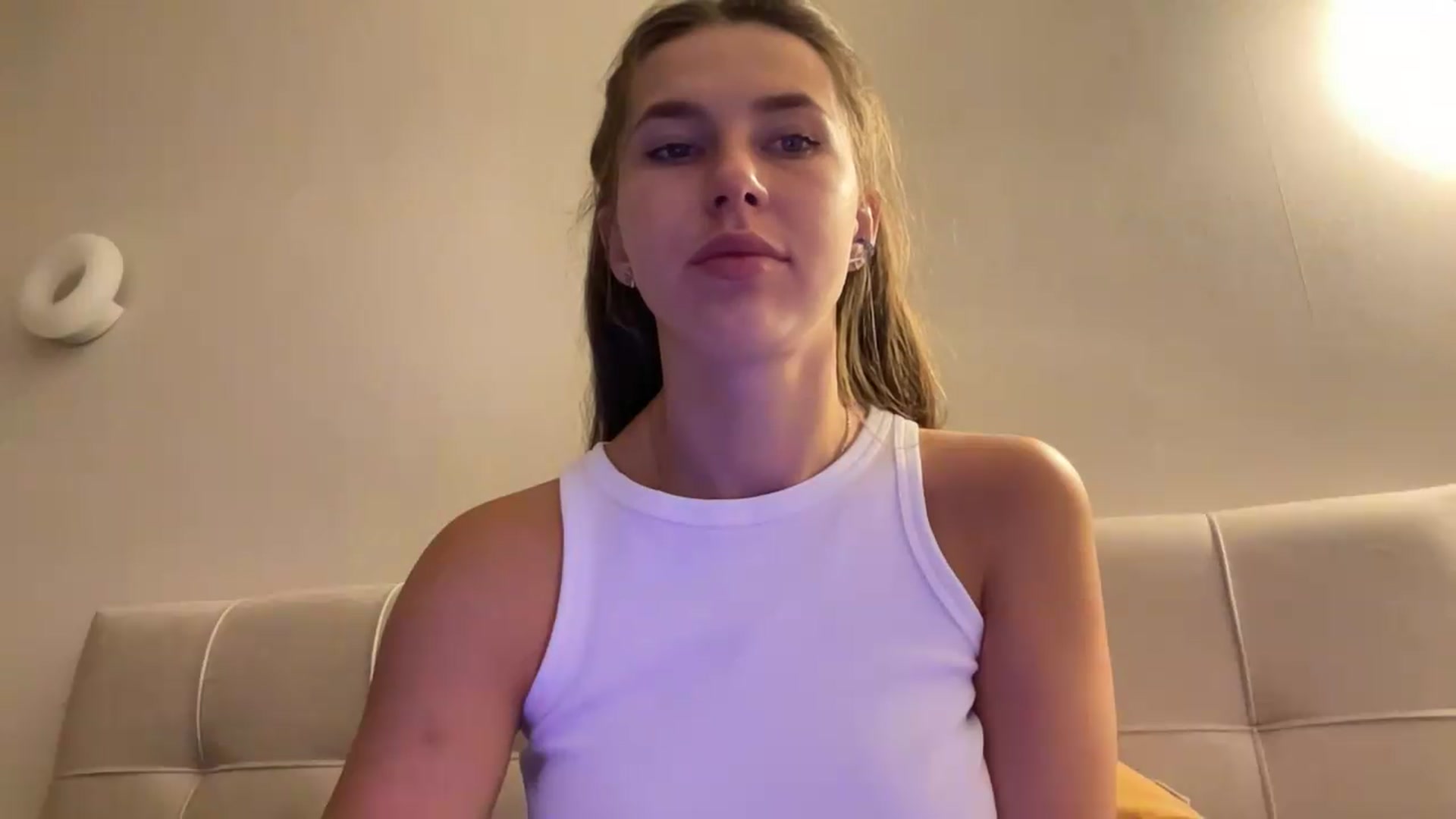 Gallery image thumbnail from kissfreeze's myfreecams stream on, 08/15/2026, 21:35 image 9 of 20
