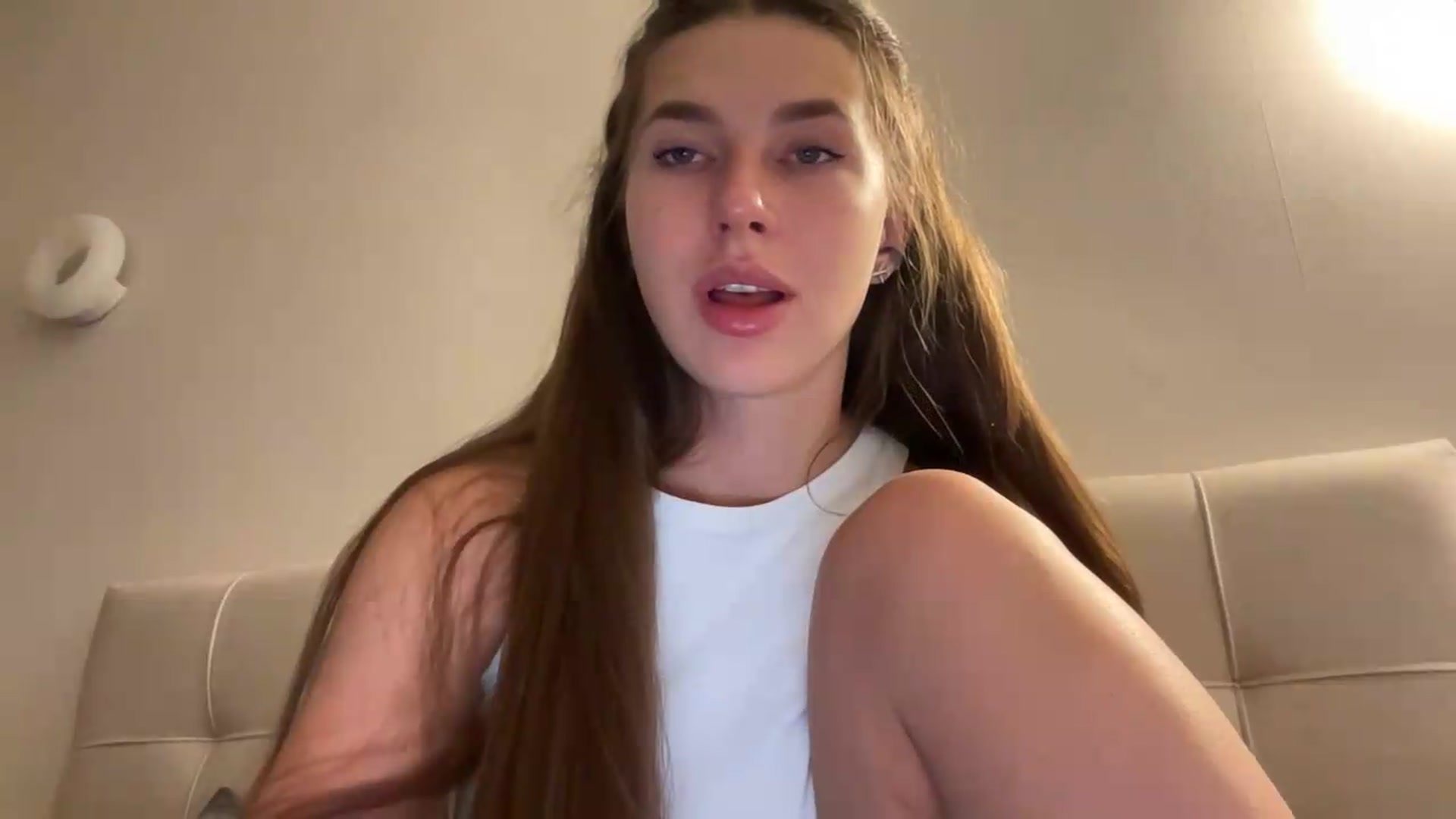 Gallery image thumbnail from kissfreeze's myfreecams stream on, 08/15/2026, 22:24 image 5 of 20
