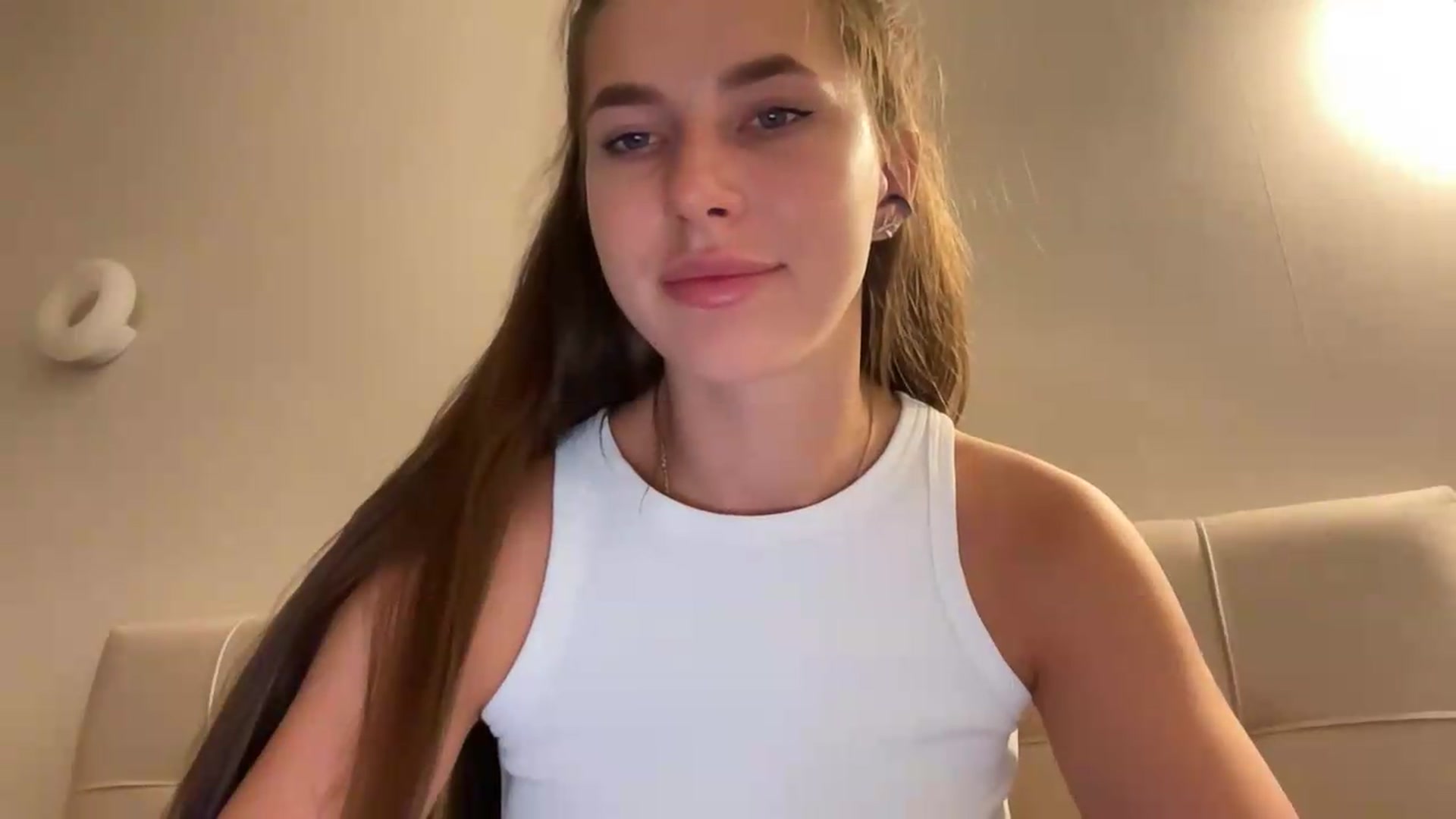 Gallery image thumbnail from kissfreeze's myfreecams stream on, 08/15/2026, 22:24 image 6 of 20