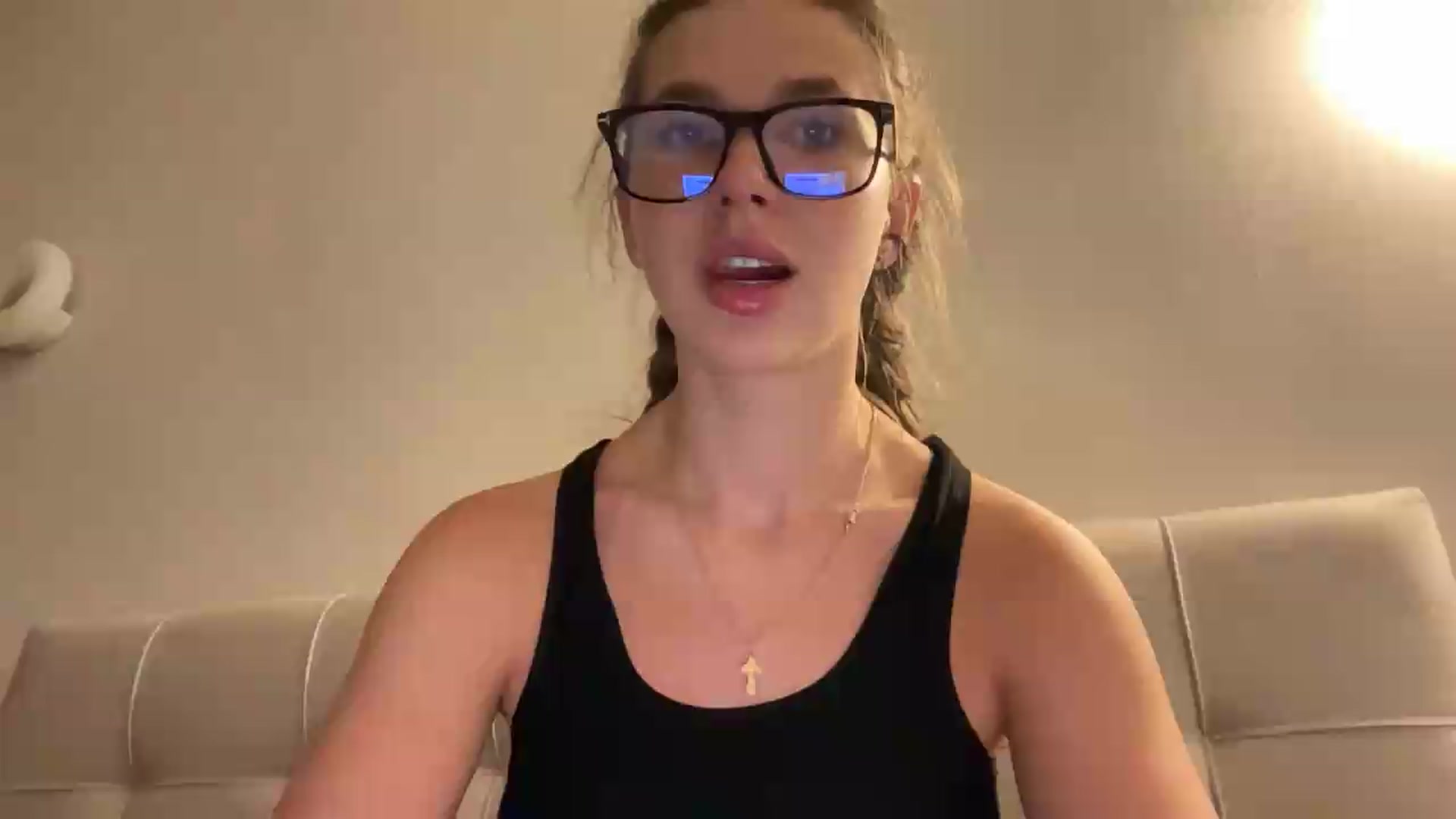 Gallery image thumbnail from kissfreeze's myfreecams stream on, 08/18/2026, 21:01 image 15 of 20
