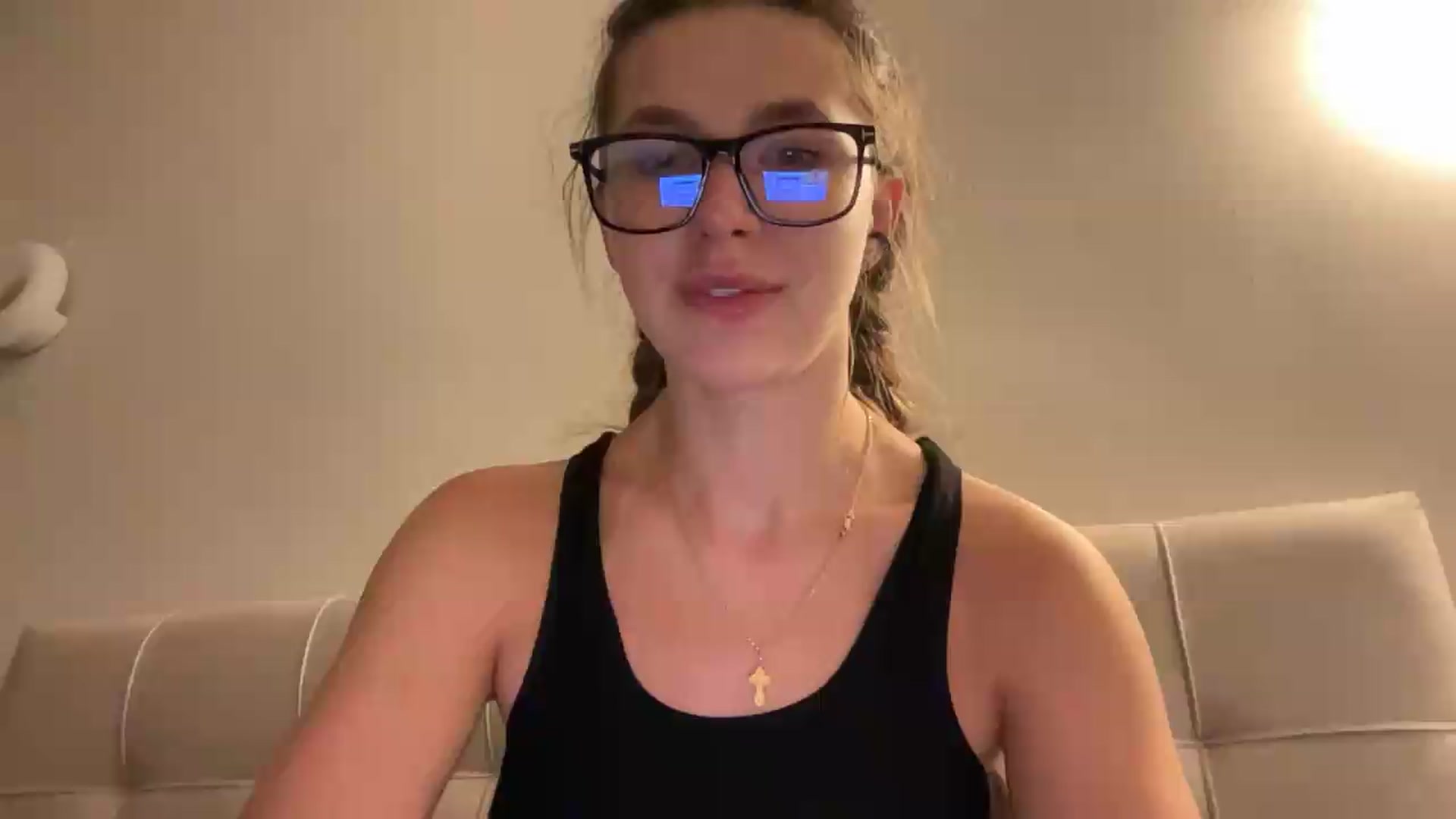 Gallery image thumbnail from kissfreeze's myfreecams stream on, 08/18/2026, 21:01 image 16 of 20
