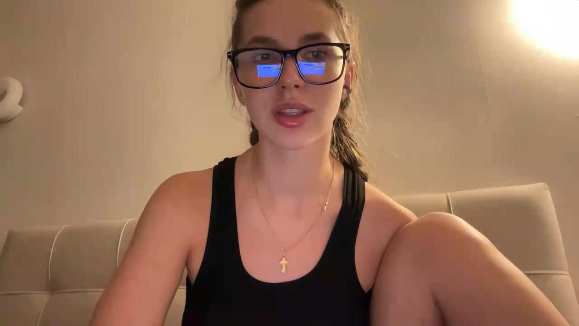 Gallery image thumbnail from kissfreeze's myfreecams stream on, 08/18/2026, 21:01 image 13 of 20