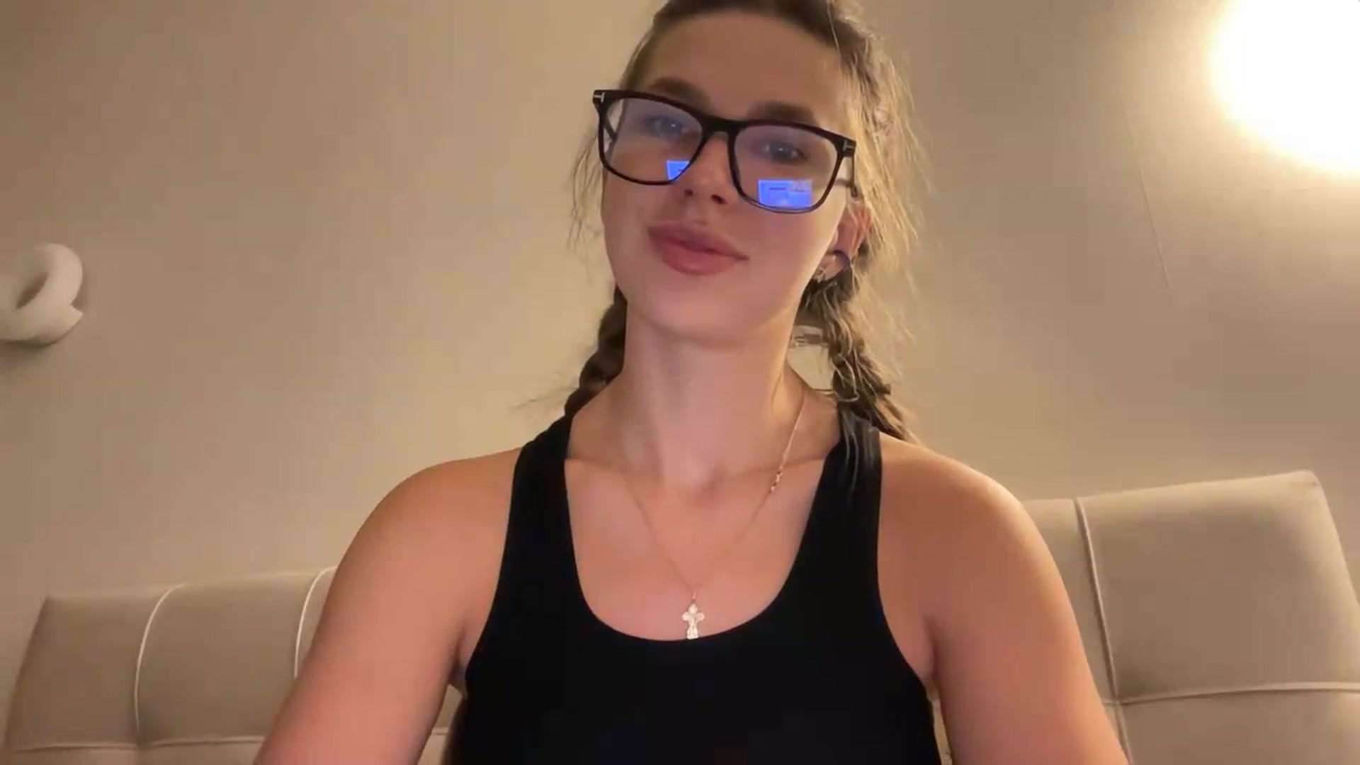 Gallery image thumbnail from kissfreeze's myfreecams stream on, 08/18/2026, 22:32 image 9 of 20