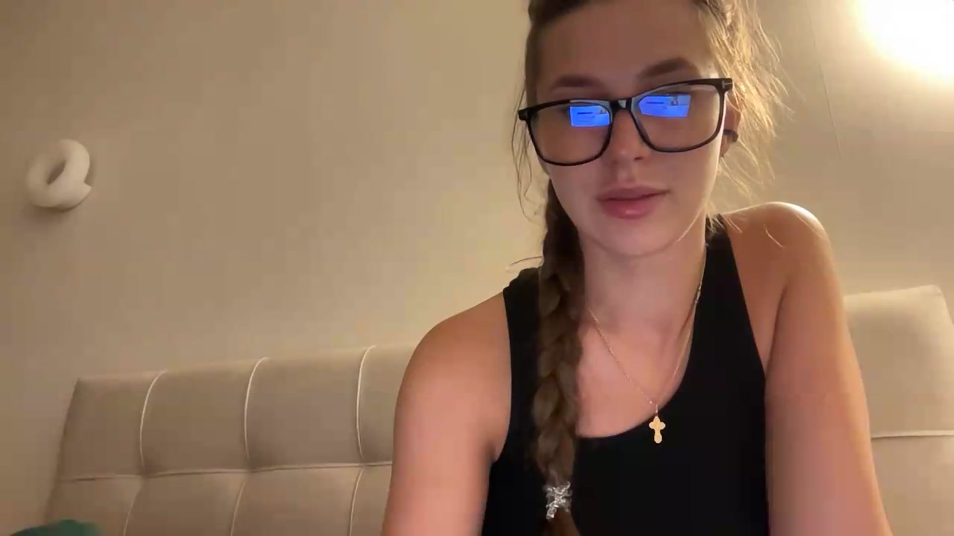 Gallery image thumbnail from kissfreeze's myfreecams stream on, 08/18/2026, 22:32 image 4 of 20