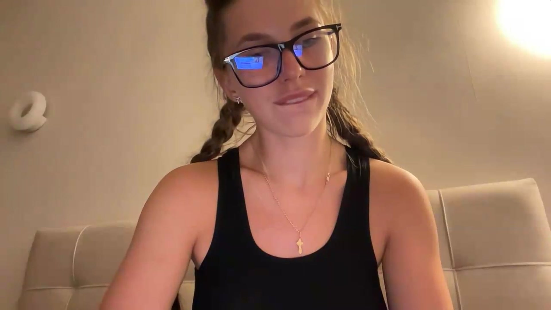 Gallery image thumbnail from kissfreeze's myfreecams stream on, 08/18/2026, 22:32 image 2 of 20