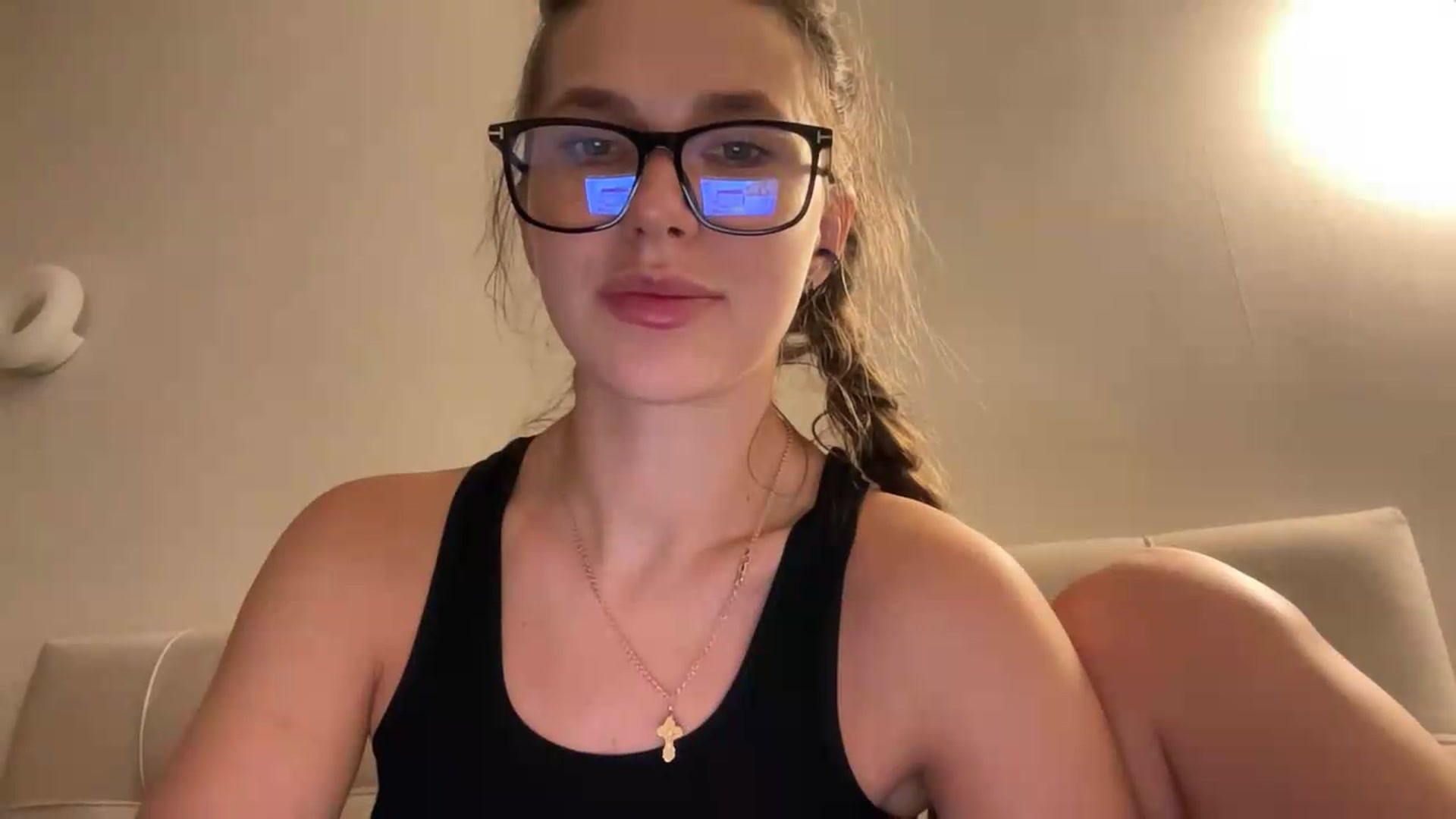Gallery image thumbnail from kissfreeze's myfreecams stream on, 08/18/2026, 22:32 image 10 of 20
