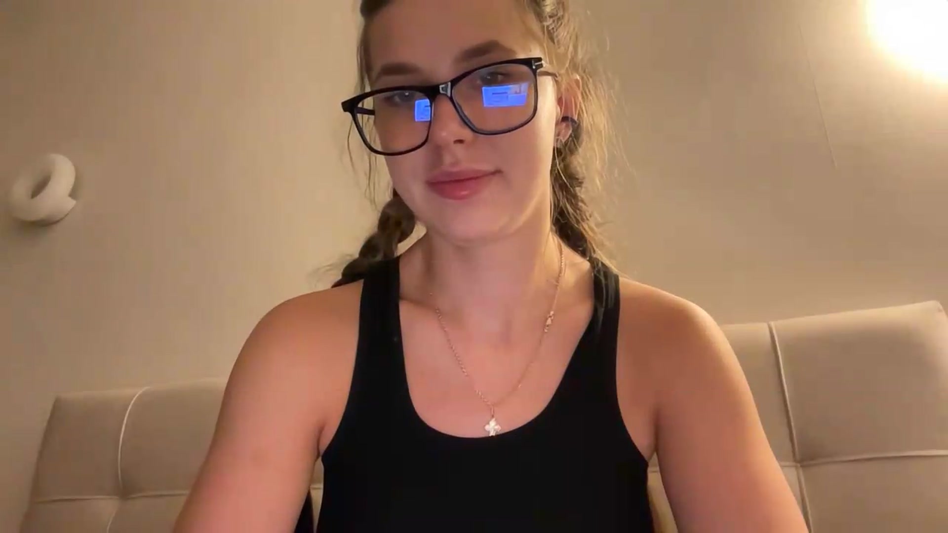 Gallery image thumbnail from kissfreeze's myfreecams stream on, 08/18/2026, 22:32 image 7 of 20