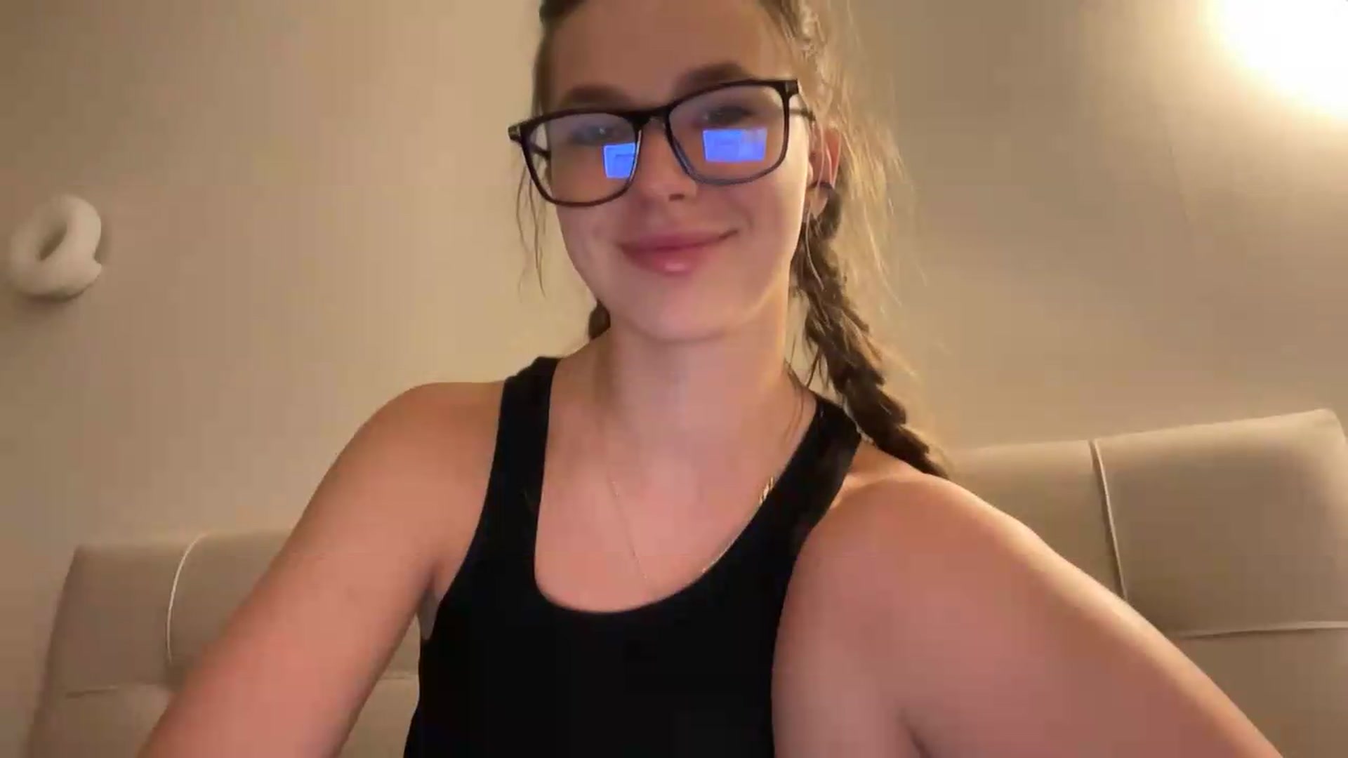 Gallery image thumbnail from kissfreeze's myfreecams stream on, 08/18/2026, 22:32 image 5 of 20
