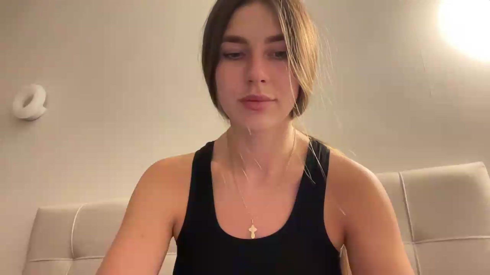 Gallery image thumbnail from kissfreeze's myfreecams stream on, 08/19/2026, 20:54 image 20 of 20