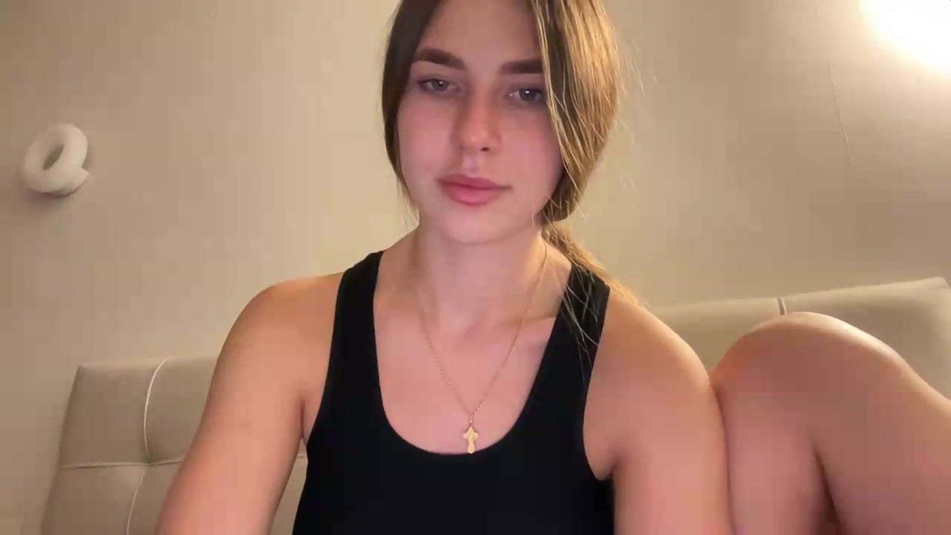 Gallery image thumbnail from kissfreeze's myfreecams stream on, 08/19/2026, 20:54 image 16 of 20