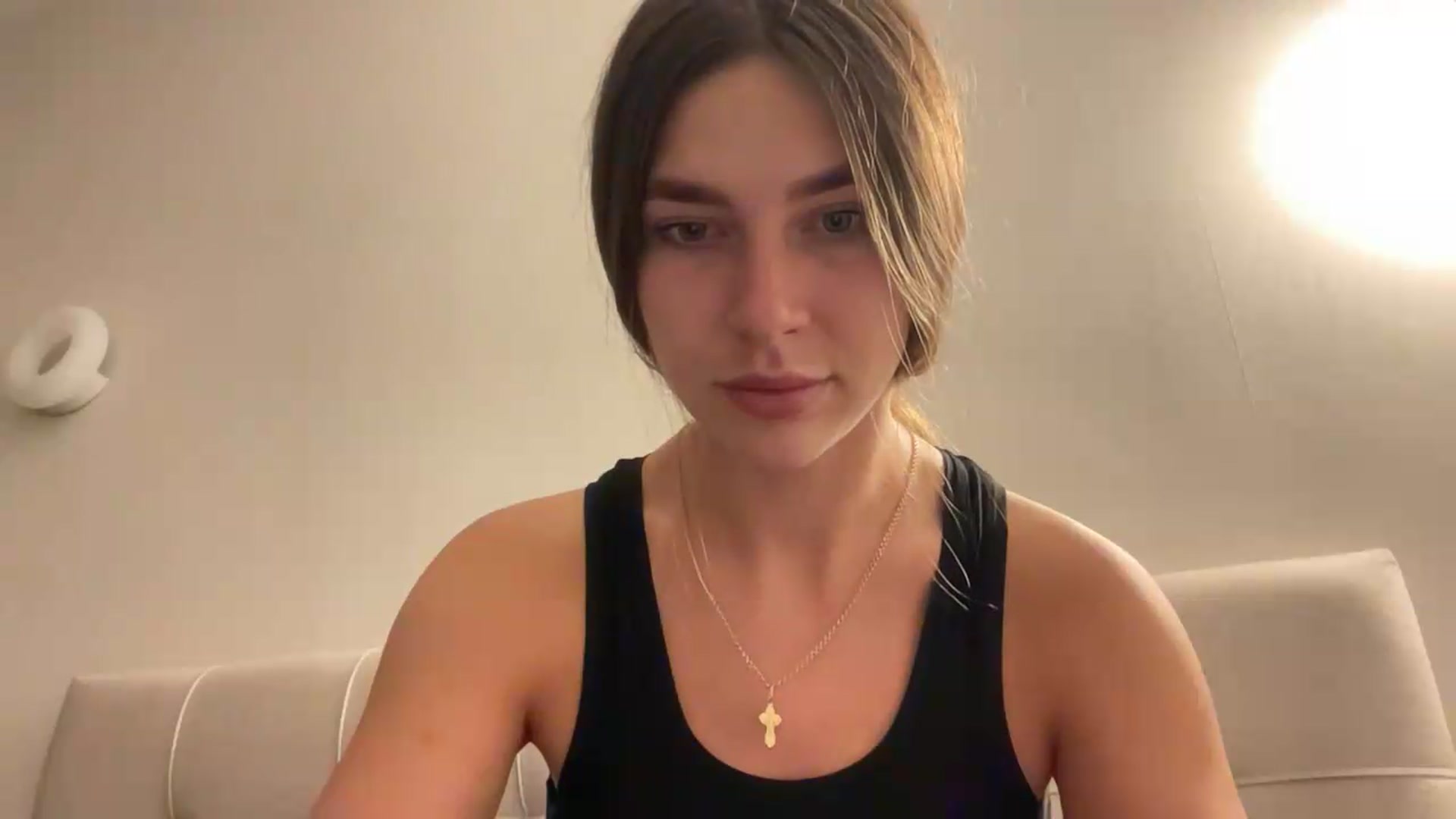 Gallery image thumbnail from kissfreeze's myfreecams stream on, 08/19/2026, 20:54 image 8 of 20