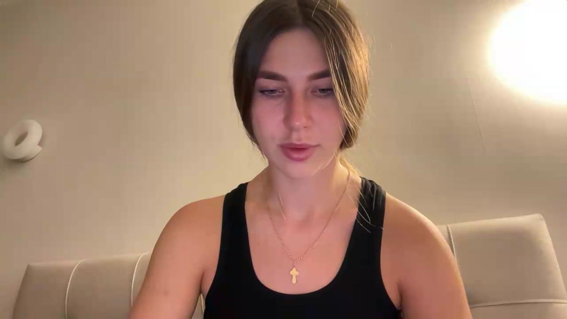 Gallery image thumbnail from kissfreeze's myfreecams stream on, 08/19/2026, 20:54 image 9 of 20