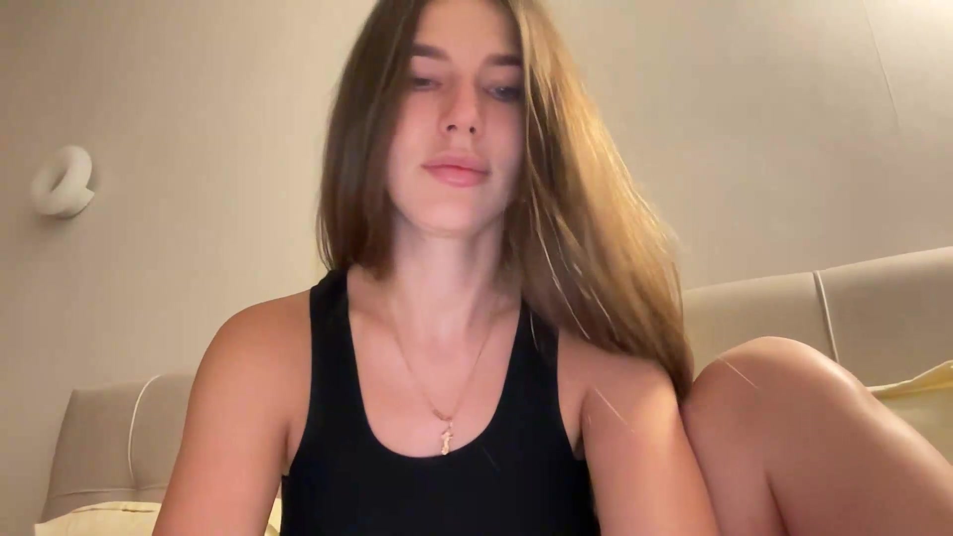 Gallery image thumbnail from kissfreeze's myfreecams stream on, 08/24/2026, 22:08 image 11 of 20