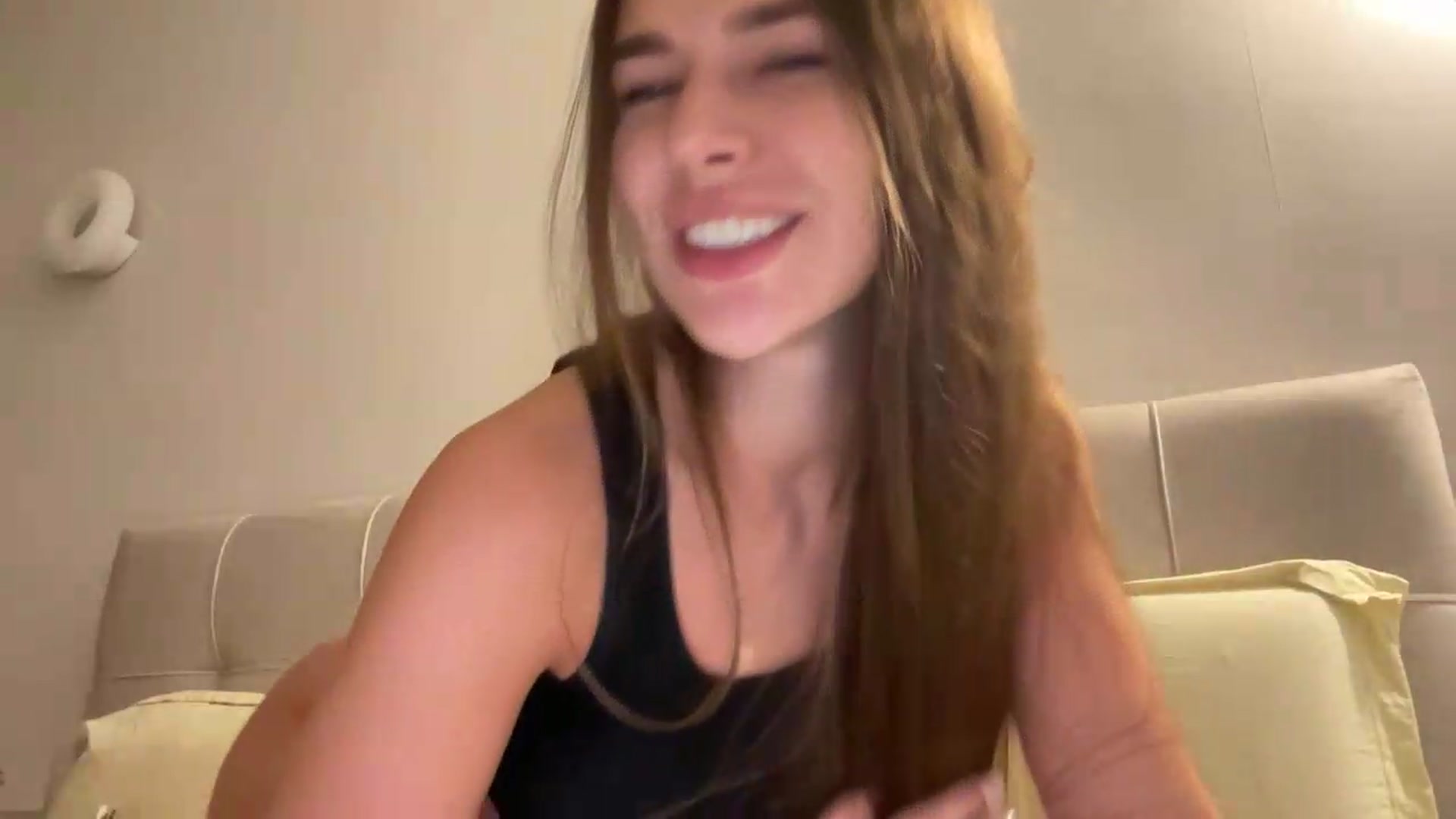 Gallery image thumbnail from kissfreeze's myfreecams stream on, 08/24/2026, 22:08 image 5 of 20