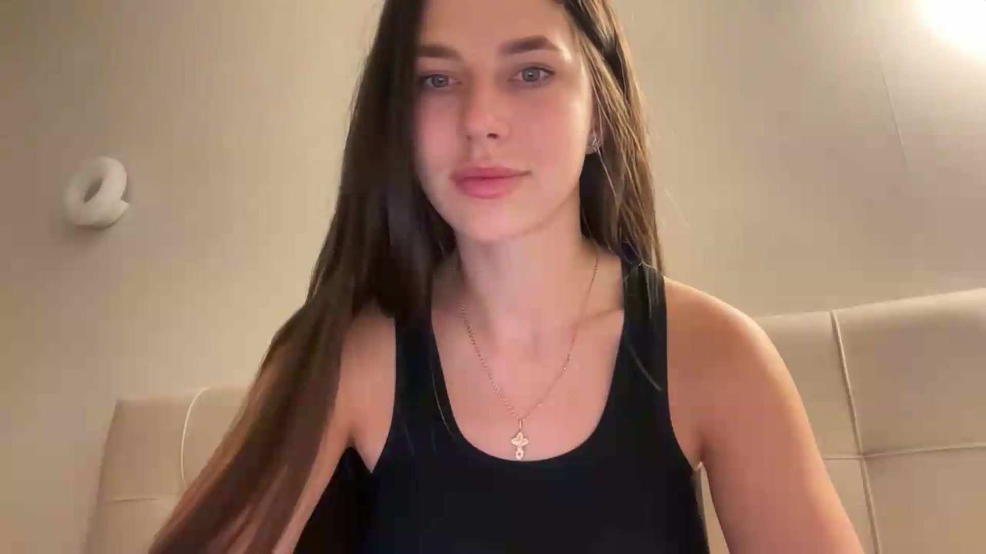Gallery image thumbnail from kissfreeze's myfreecams stream on, 08/26/2026, 22:27 image 16 of 20