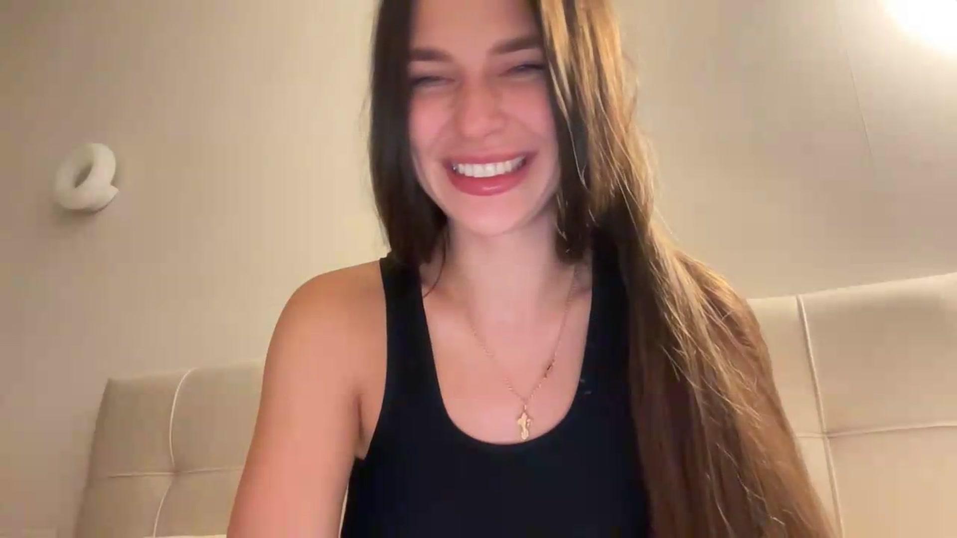 Gallery image thumbnail from kissfreeze's myfreecams stream on, 08/26/2026, 22:27 image 20 of 20