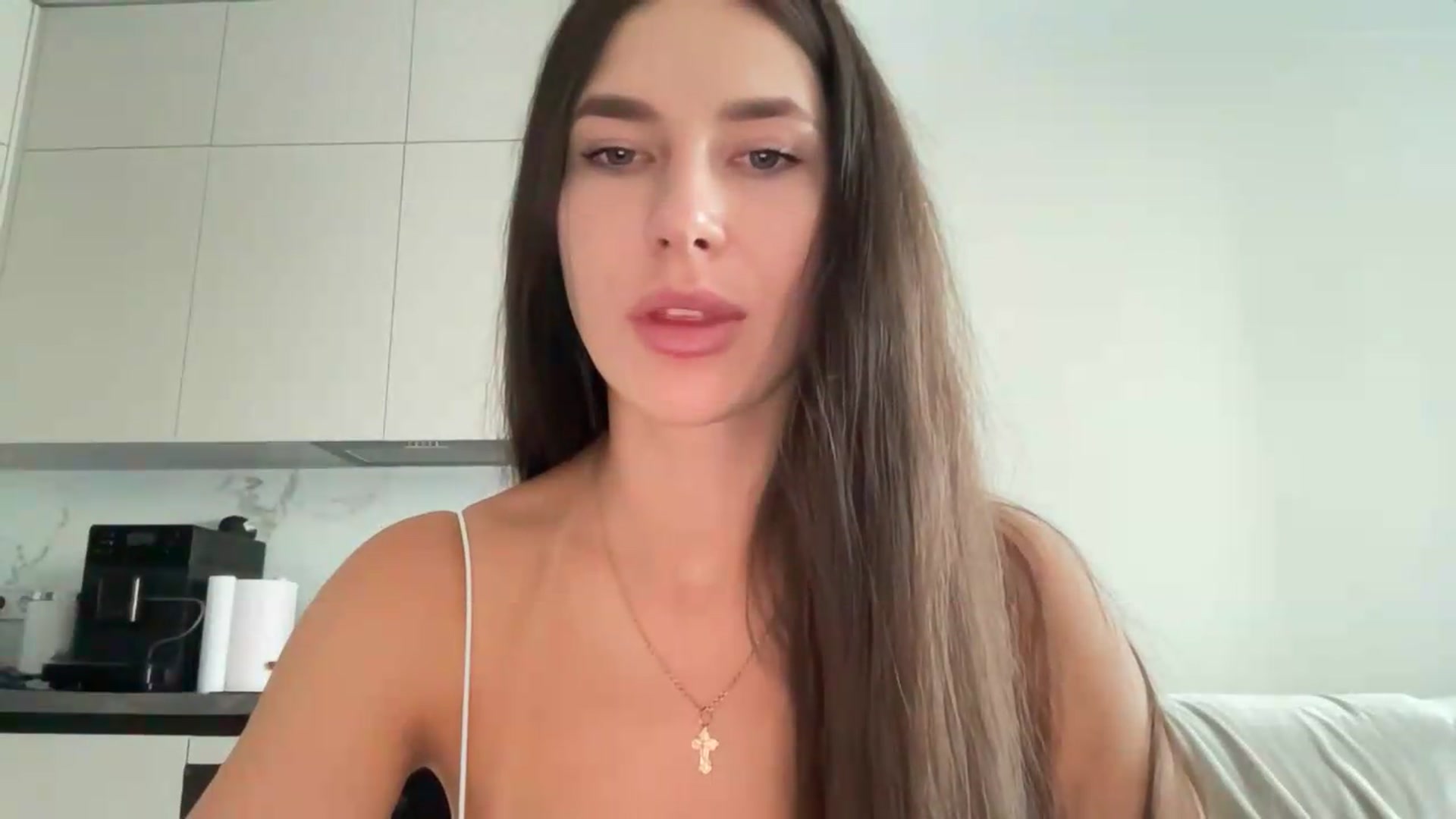 Gallery image thumbnail from kissfreeze's myfreecams stream on, 08/29/2026, 16:02 image 18 of 20