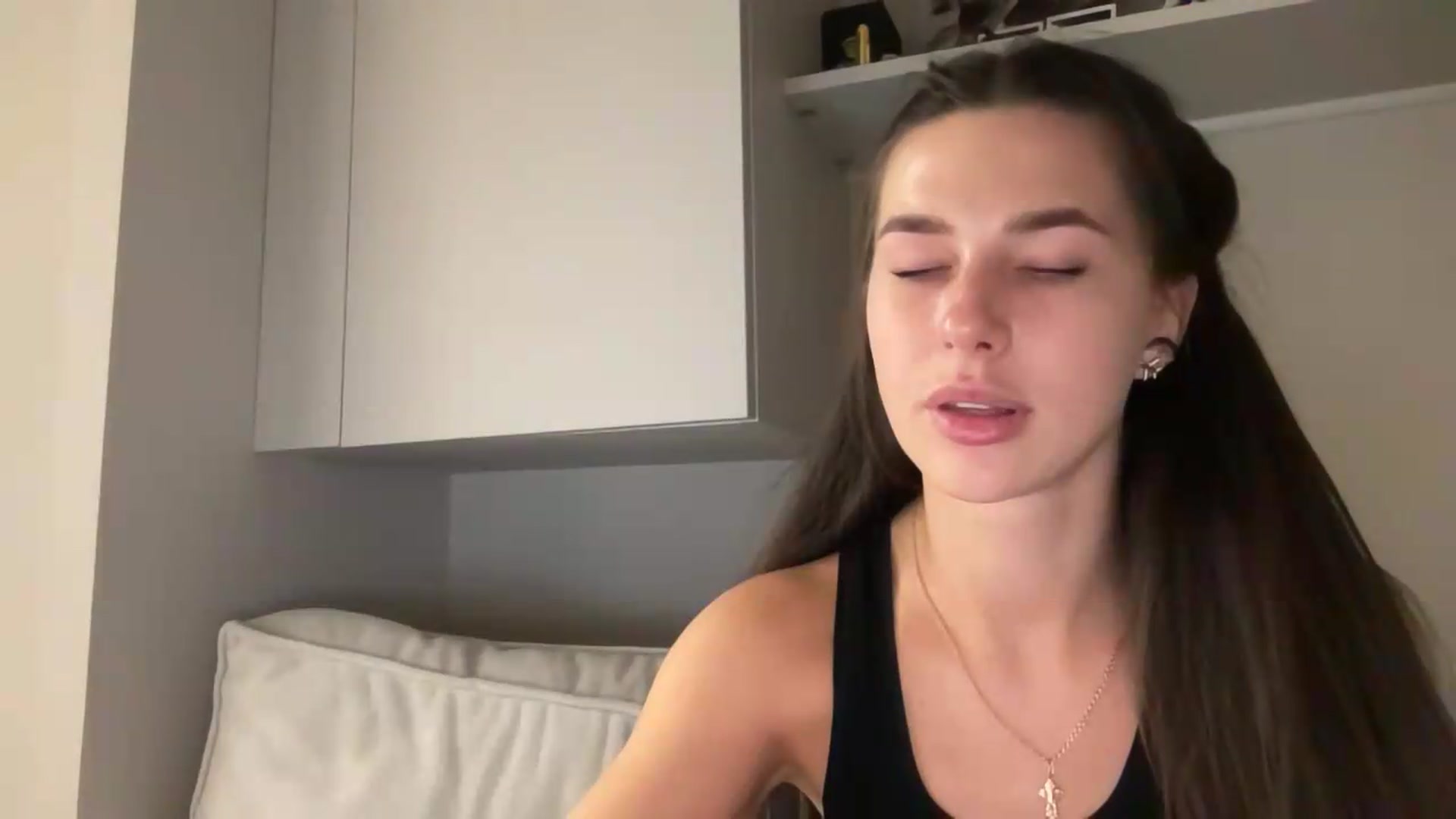 Gallery image thumbnail from kissfreeze's myfreecams stream on, 08/30/2026, 17:24 image 18 of 20