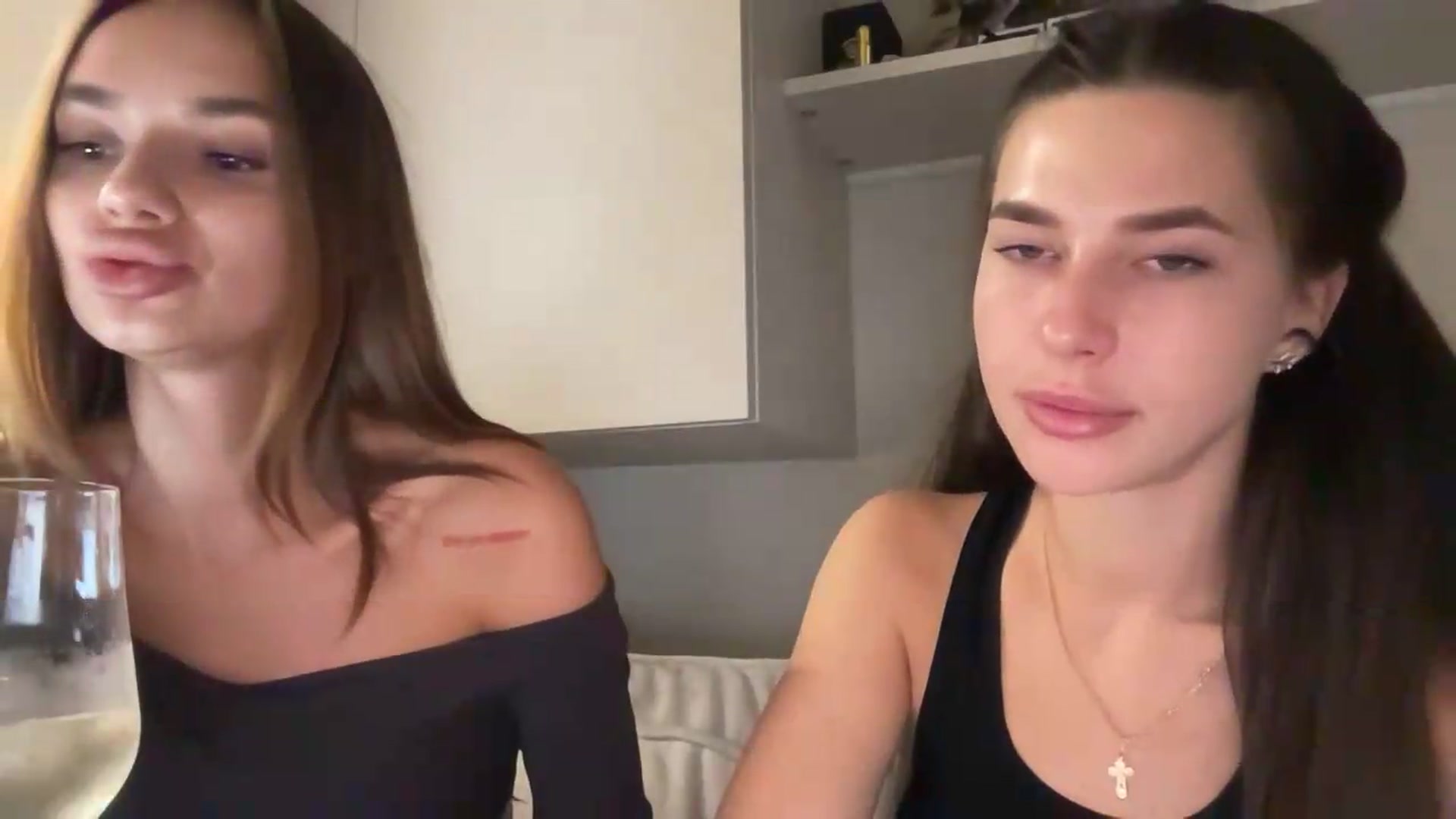 Gallery image thumbnail from kissfreeze's myfreecams stream on, 08/30/2026, 17:24 image 17 of 20
