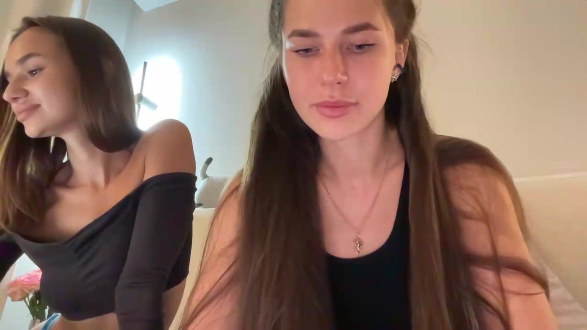 Gallery image thumbnail from kissfreeze's myfreecams stream on, 08/30/2026, 19:43 image 19 of 20