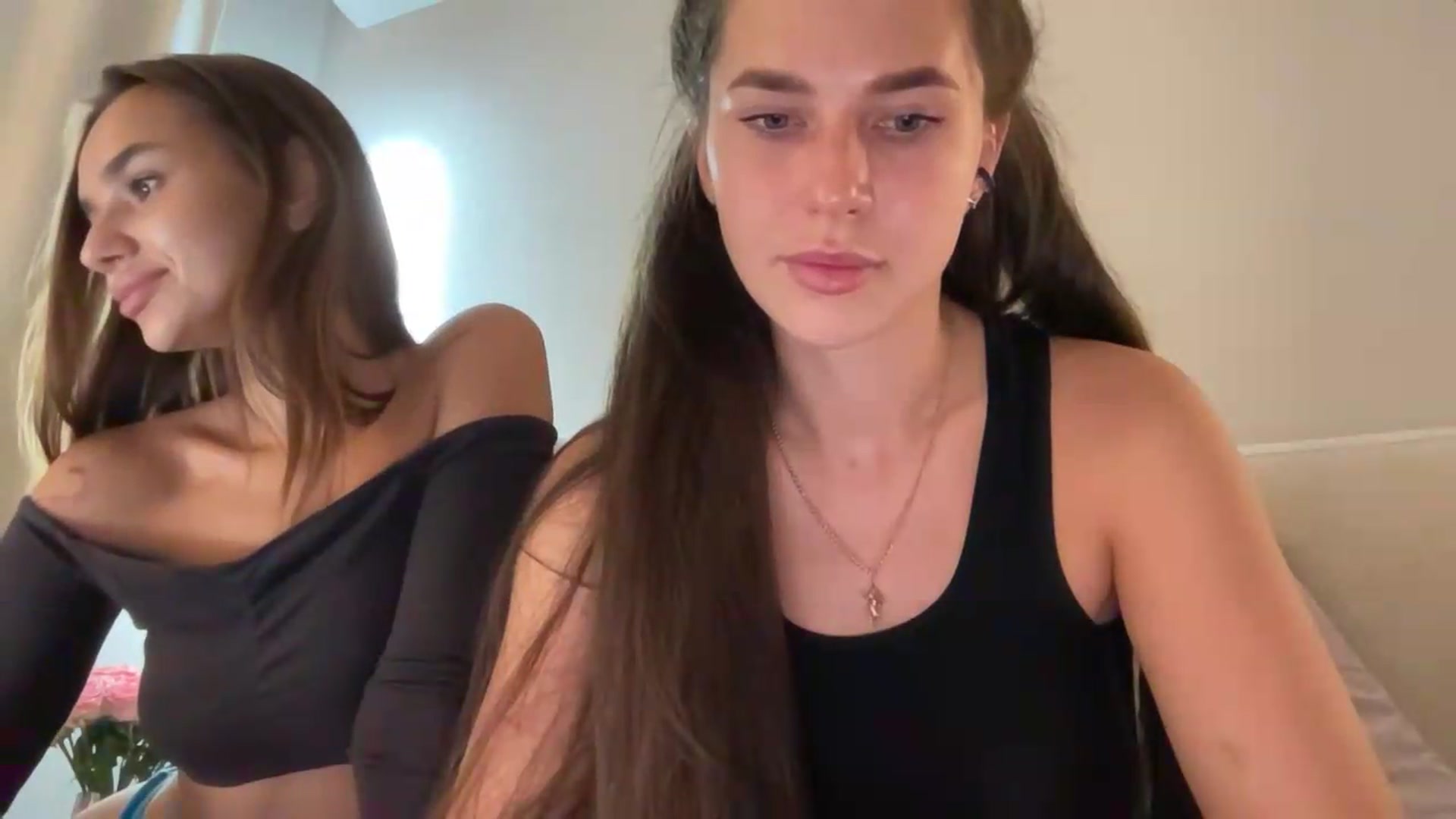 Gallery image thumbnail from kissfreeze's myfreecams stream on, 08/30/2026, 19:43 image 18 of 20