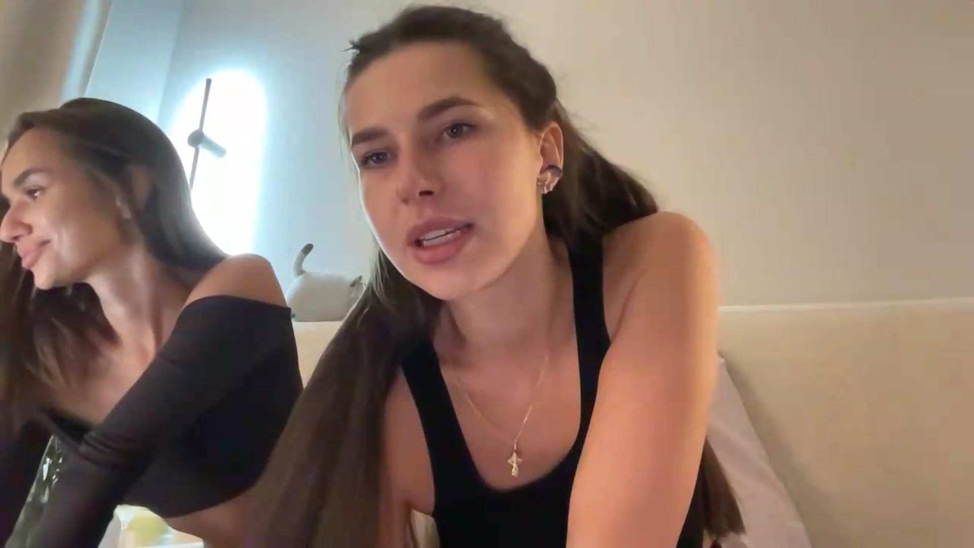 Gallery image thumbnail from kissfreeze's myfreecams stream on, 08/30/2026, 19:43 image 10 of 20