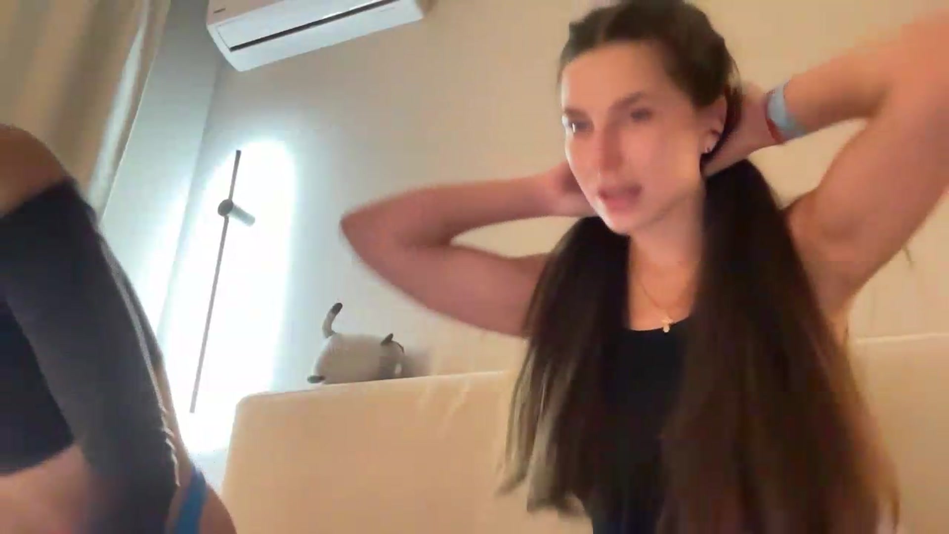 Gallery image thumbnail from kissfreeze's myfreecams stream on, 08/30/2026, 19:43 image 17 of 20