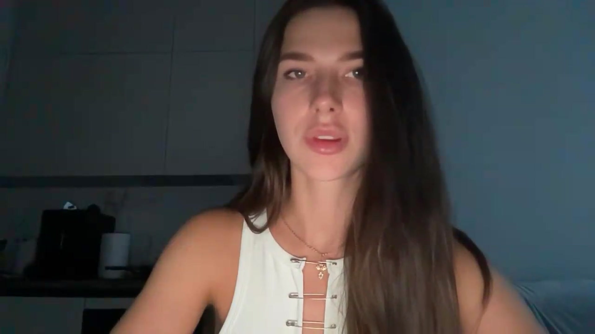 Gallery image thumbnail from kissfreeze's myfreecams stream on, 09/04/2026, 17:03 image 17 of 20