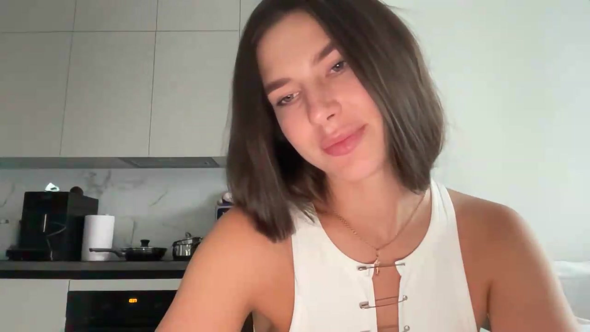 Gallery image thumbnail from kissfreeze's myfreecams stream on, 09/04/2026, 17:03 image 11 of 20