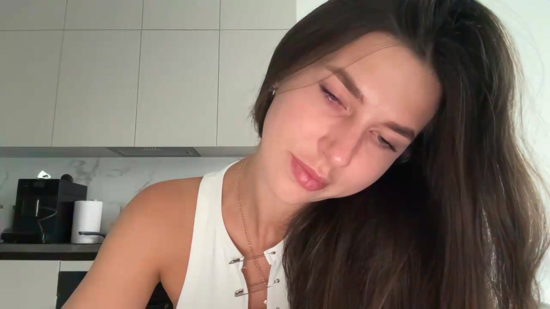 Gallery image thumbnail from kissfreeze's myfreecams stream on, 09/04/2026, 17:03 image 10 of 20
