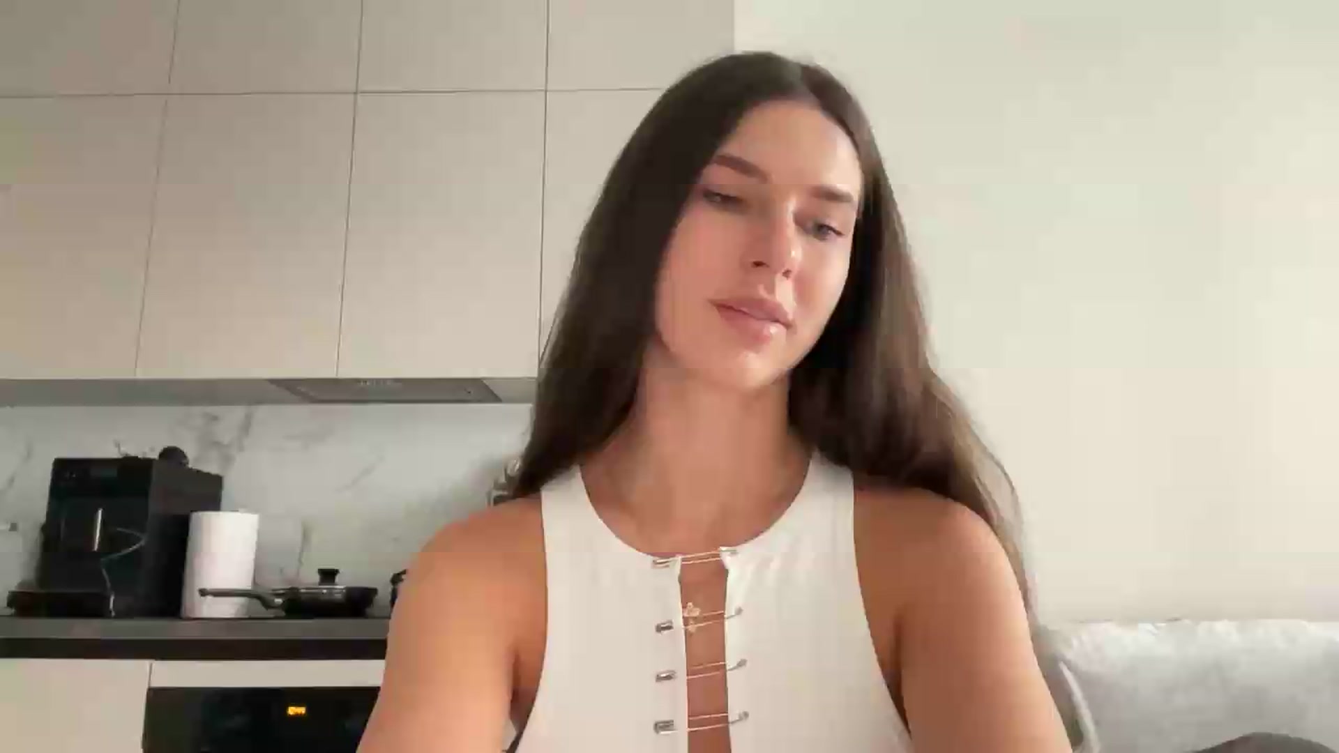 Gallery image thumbnail from kissfreeze's myfreecams stream on, 09/04/2026, 17:03 image 1 of 20