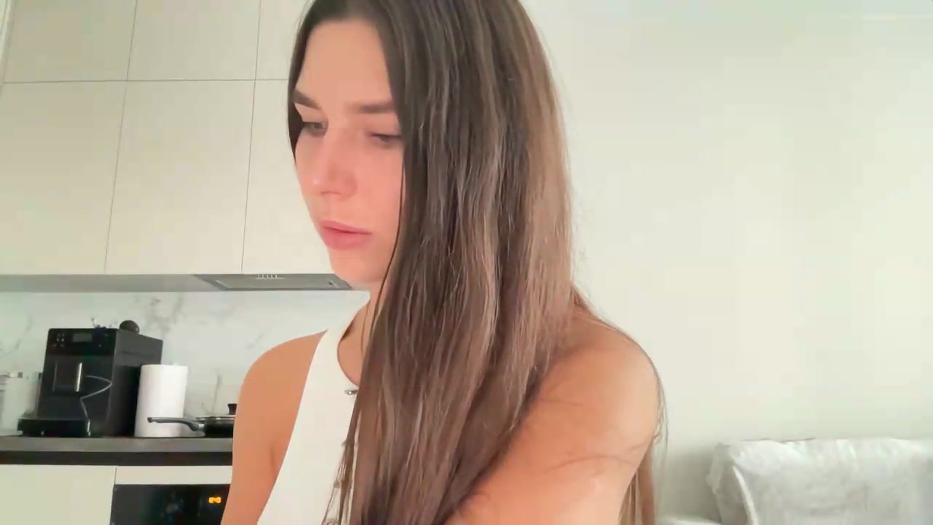 Gallery image thumbnail from kissfreeze's myfreecams stream on, 09/04/2026, 17:03 image 2 of 20