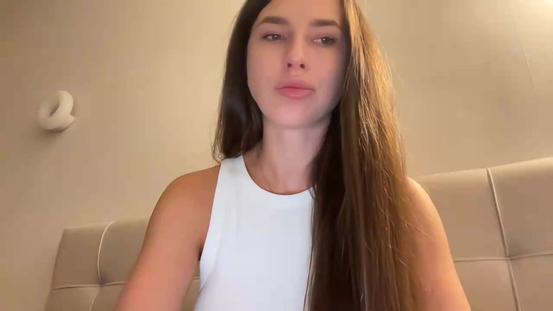 Gallery image thumbnail from kissfreeze's myfreecams stream on, 09/05/2026, 17:30 image 19 of 20