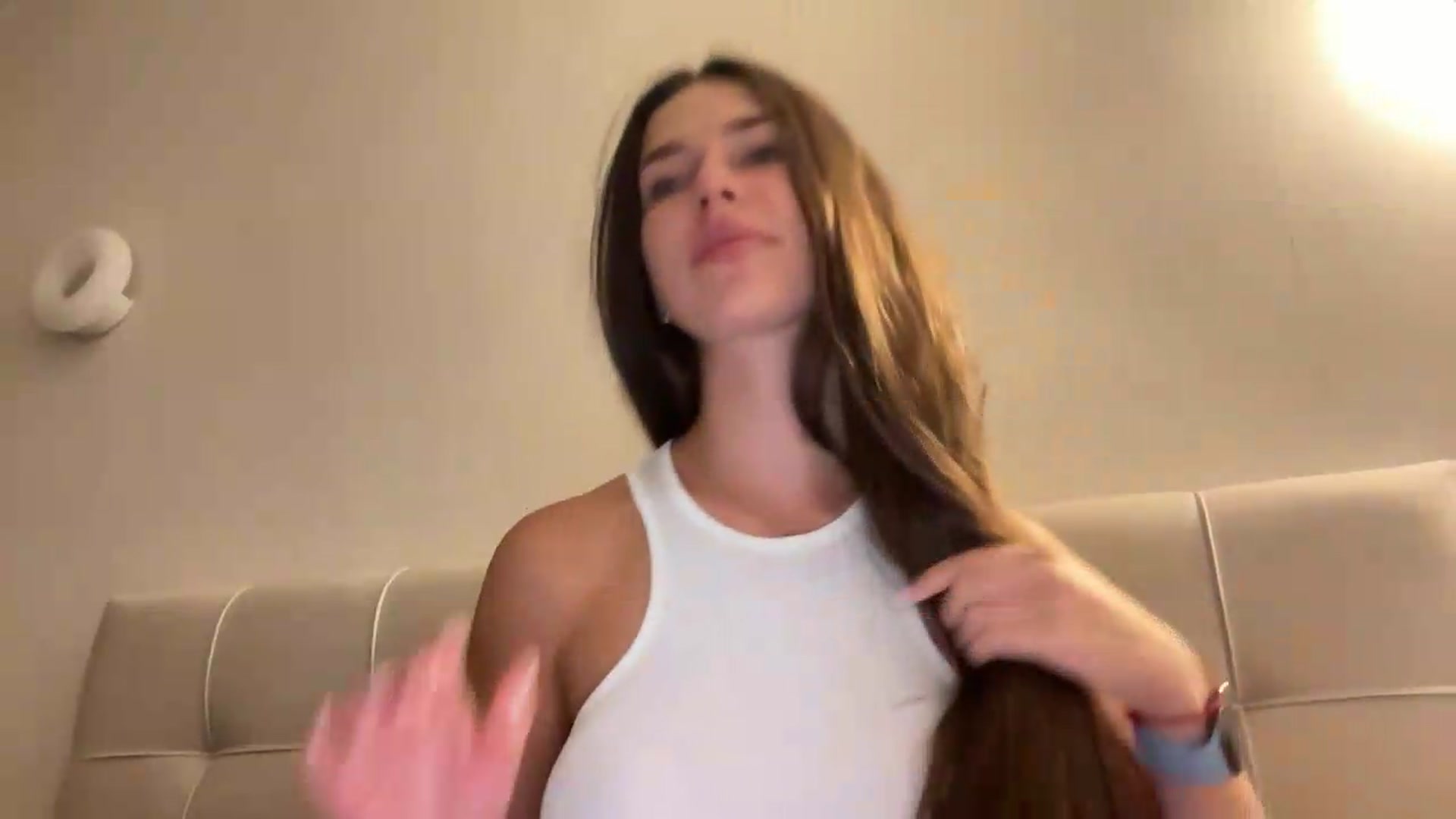 Gallery image thumbnail from kissfreeze's myfreecams stream on, 09/08/2026, 22:17 image 7 of 20