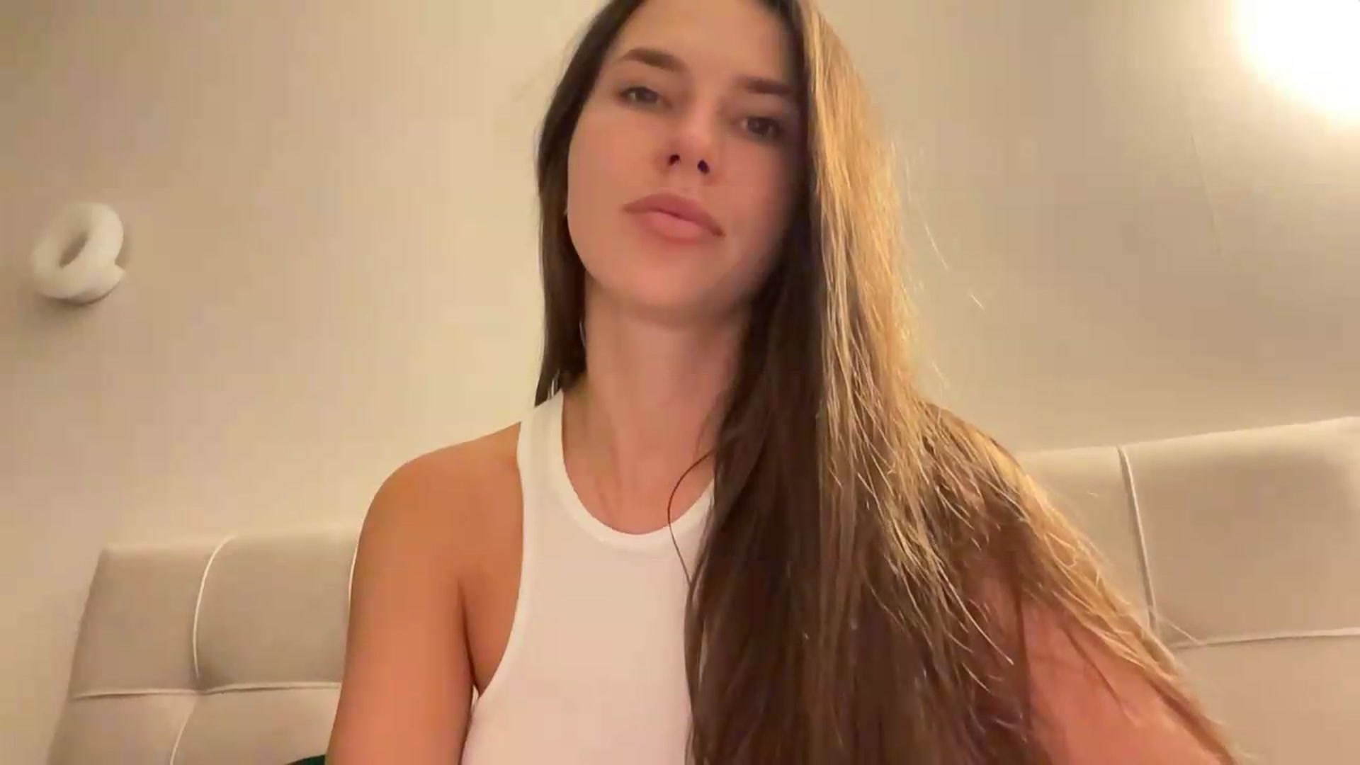 Gallery image thumbnail from kissfreeze's myfreecams stream on, 09/08/2026, 22:17 image 9 of 20