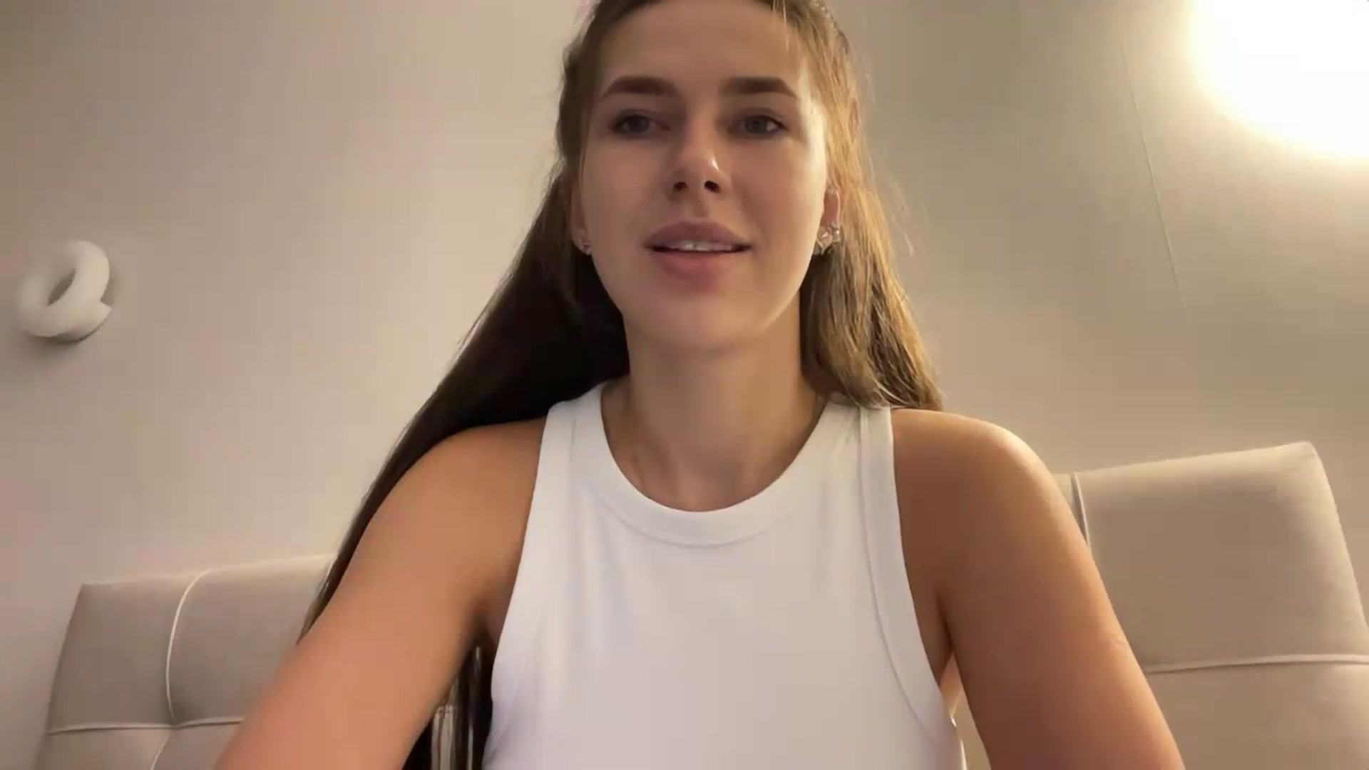 Gallery image thumbnail from kissfreeze's myfreecams stream on, 09/21/2026, 22:13 image 18 of 20