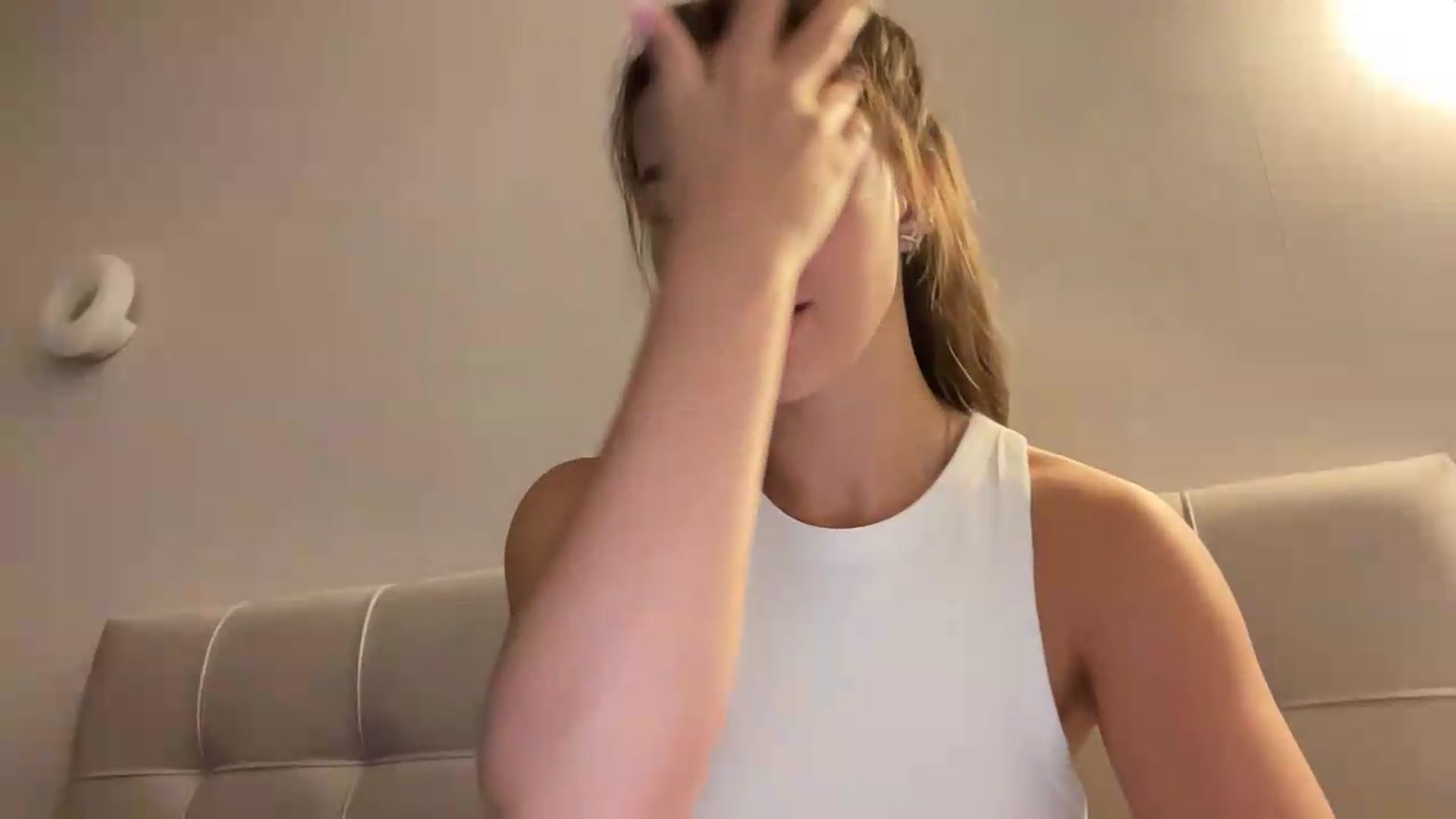 Gallery image thumbnail from kissfreeze's myfreecams stream on, 09/21/2026, 22:13 image 3 of 20