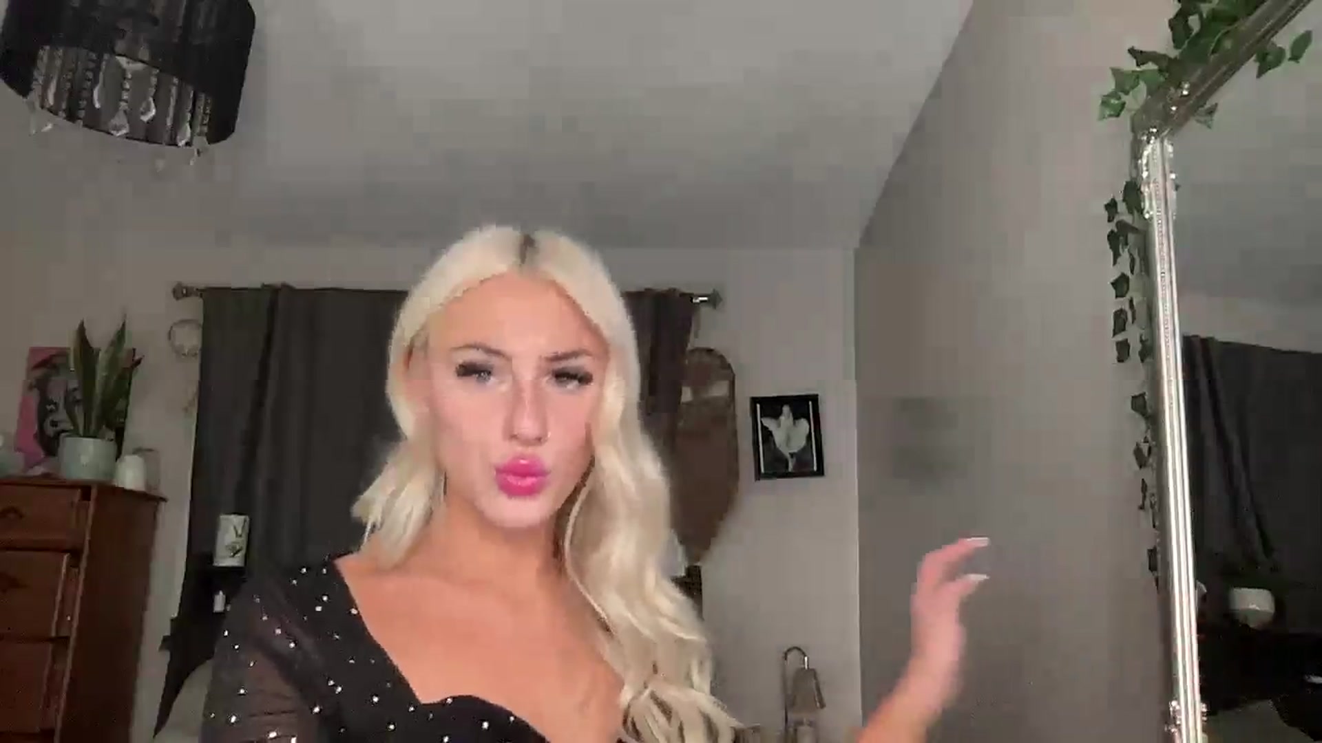 Gallery image thumbnail from kissmykiki's myfreecams stream on, 01/02/2026, 06:41 image 7 of 20
