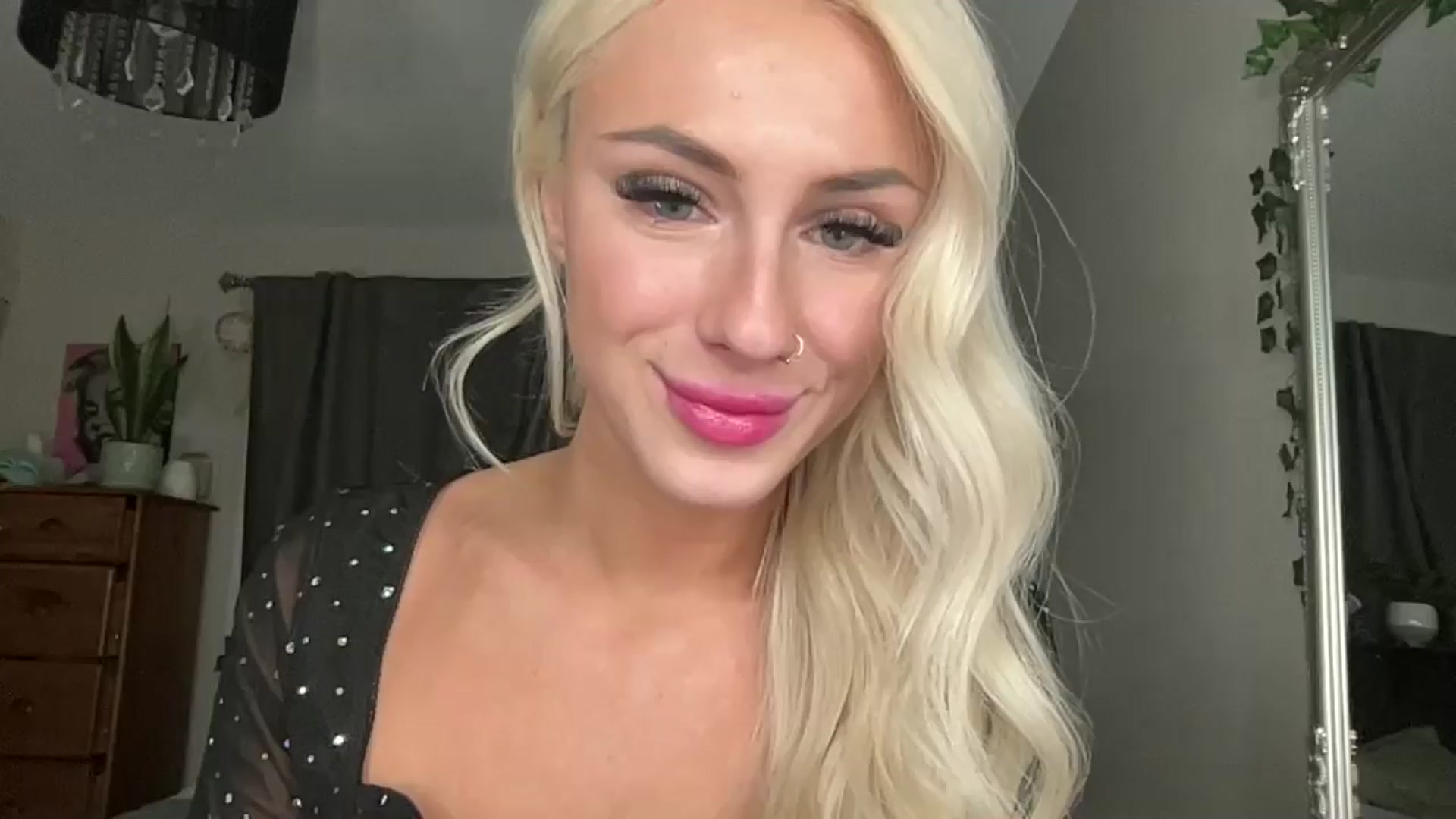 Gallery image thumbnail from kissmykiki's myfreecams stream on, 01/02/2026, 06:41 image 18 of 20