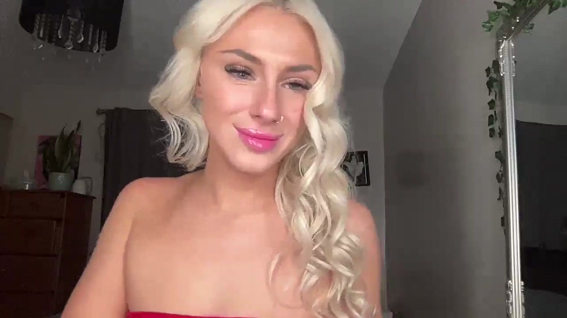 Gallery image thumbnail from kissmykiki's myfreecams stream on, 01/10/2026, 24:16 image 13 of 20