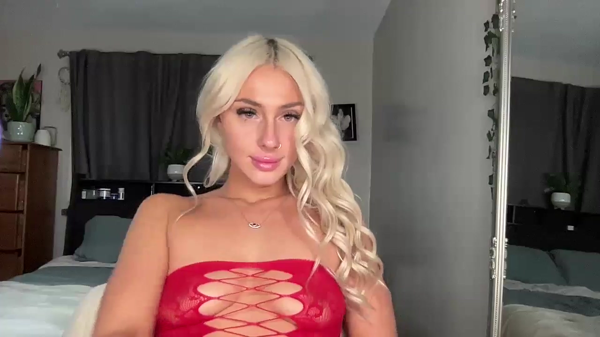 Gallery image thumbnail from kissmykiki's myfreecams stream on, 01/10/2026, 10:07 image 12 of 20