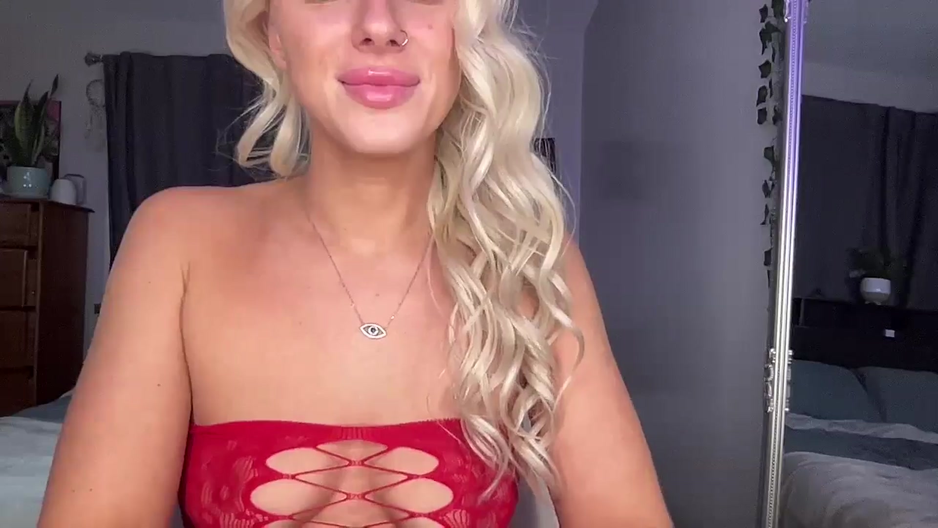 Gallery image thumbnail from kissmykiki's myfreecams stream on, 01/10/2026, 10:07 image 17 of 20