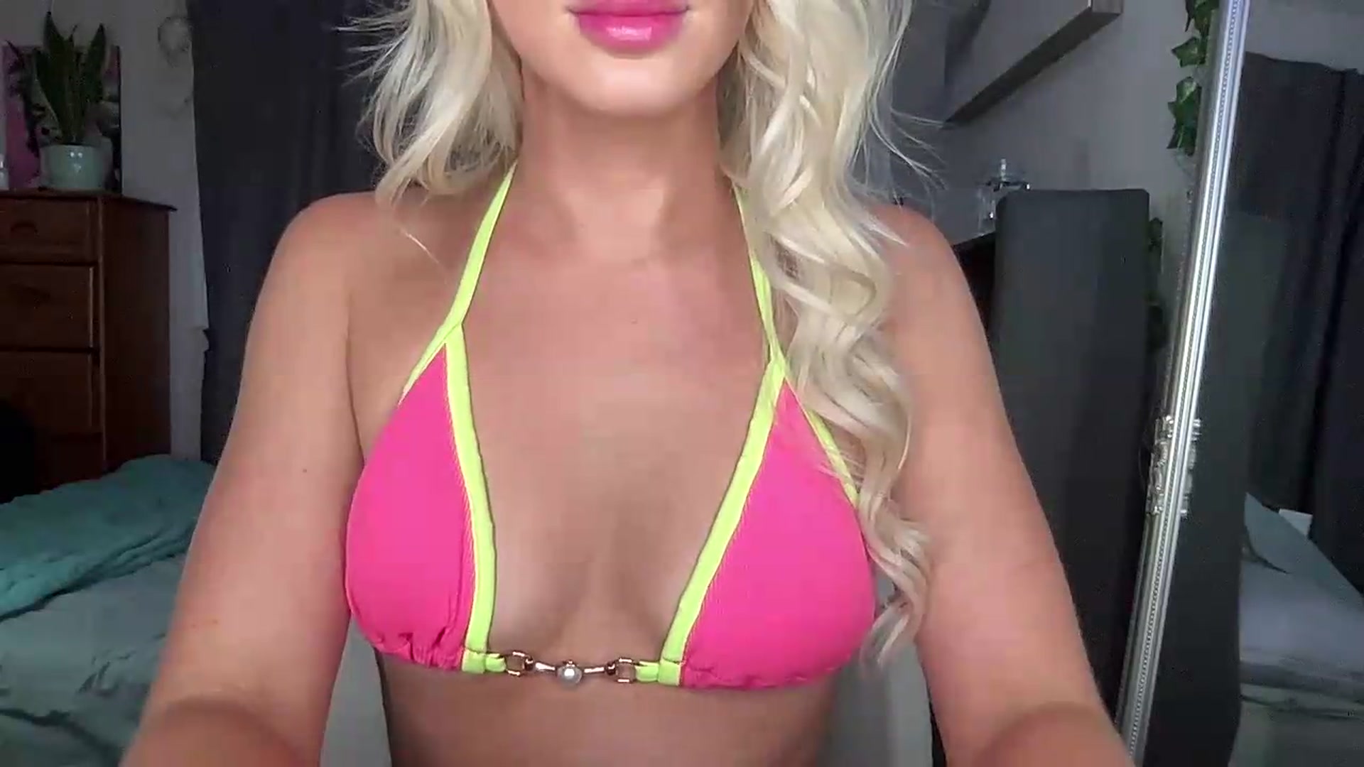 Gallery image thumbnail from kissmykiki's myfreecams stream on, 07/18/2026, 04:26 image 10 of 20