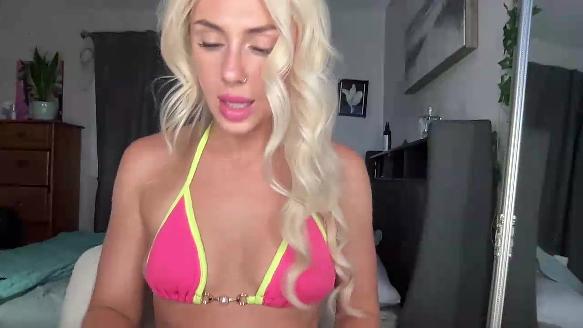 Gallery image thumbnail from kissmykiki's myfreecams stream on, 07/18/2026, 05:52 image 16 of 20